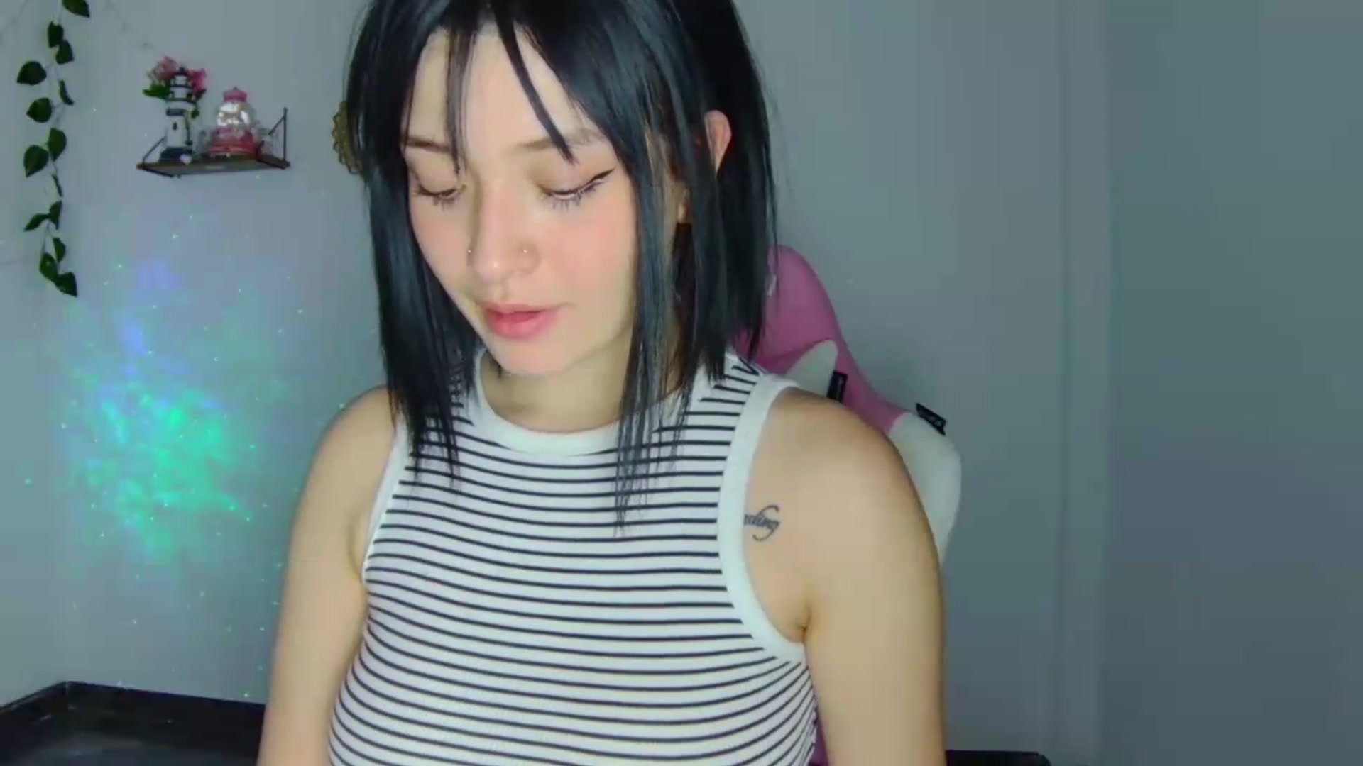 Gallery image thumbnail from CarolineJames's myfreecams stream on, 09/03/2026, 05:43 image 19 of 20