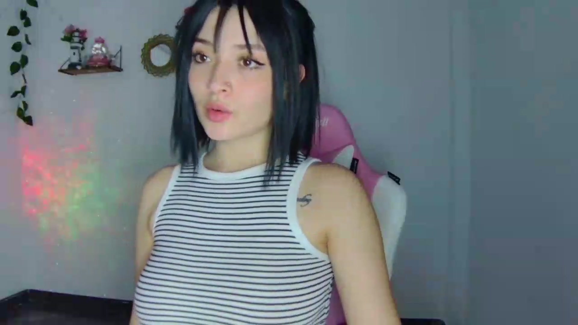 Gallery image thumbnail from CarolineJames's myfreecams stream on, 09/03/2026, 05:43 image 20 of 20