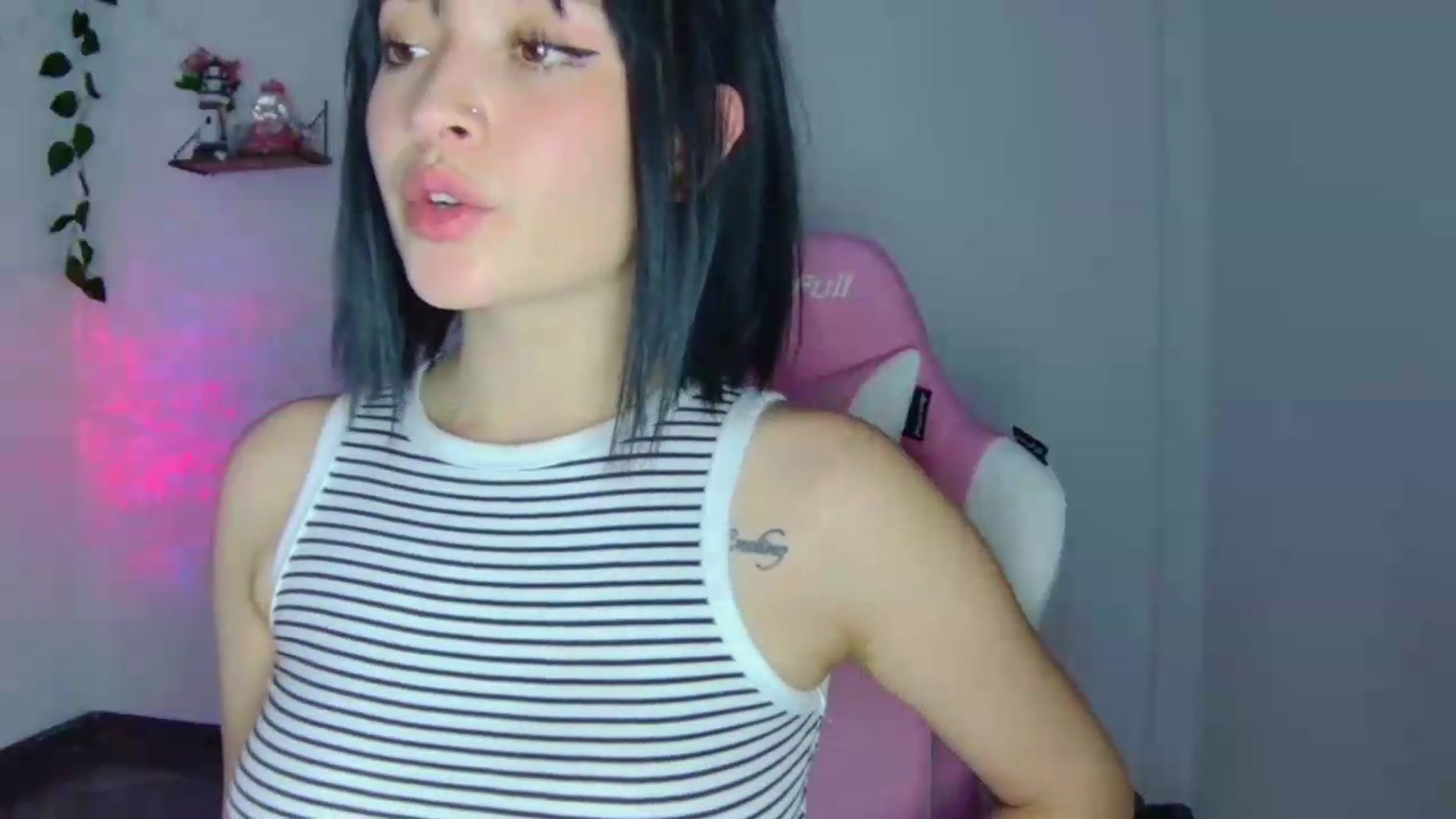 Gallery image thumbnail from CarolineJames's myfreecams stream on, 09/03/2026, 05:43 image 18 of 20