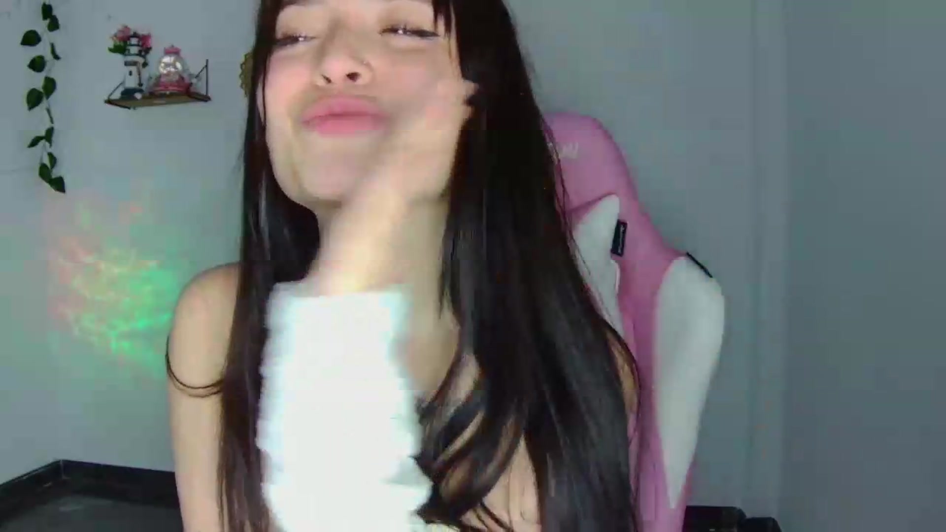 Gallery image thumbnail from CarolineJames's myfreecams stream on, 09/03/2026, 23:44 image 15 of 20