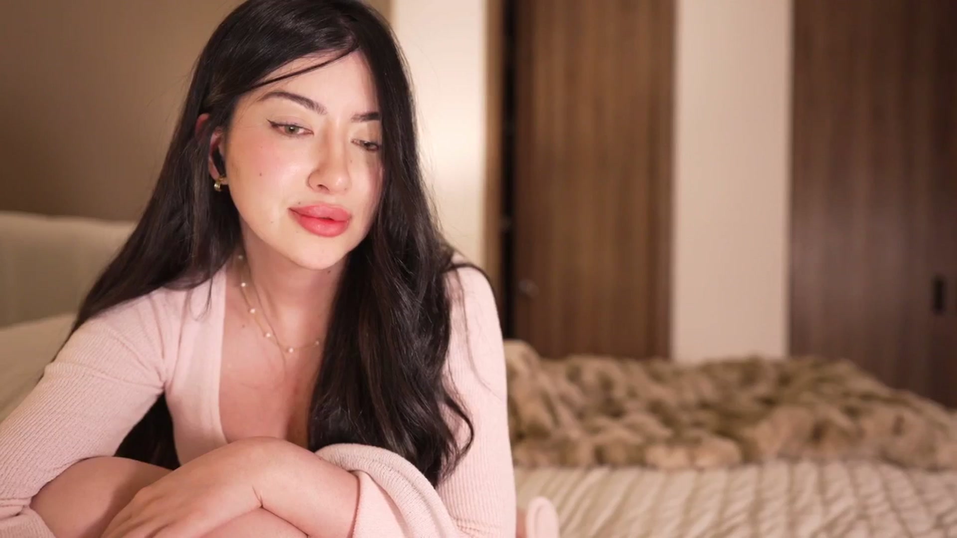 Gallery image thumbnail from Caroline_'s myfreecams stream on, 03/14/2026, 05:05 image 15 of 20