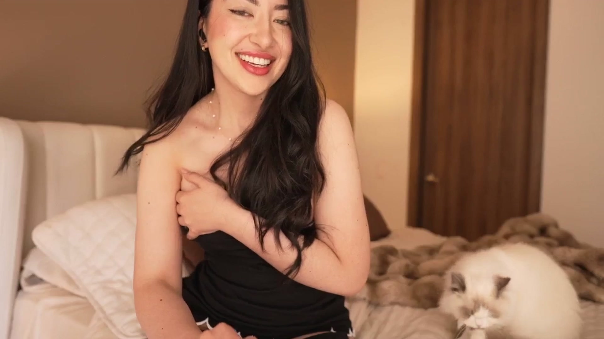 Gallery image thumbnail from Caroline_'s myfreecams stream on, 03/14/2026, 15:54 image 8 of 20
