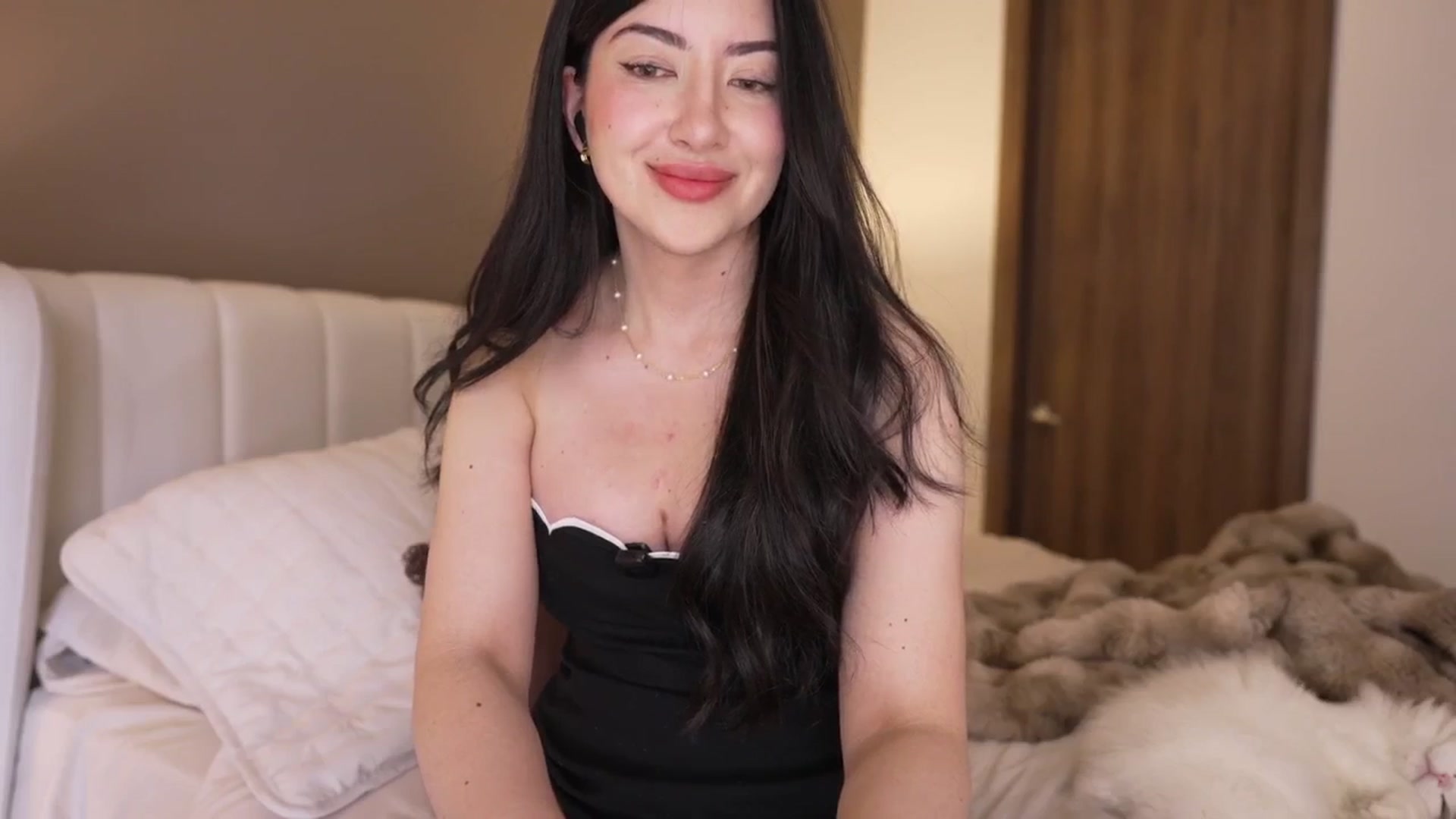 Gallery image thumbnail from Caroline_'s myfreecams stream on, 03/14/2026, 17:01 image 9 of 20
