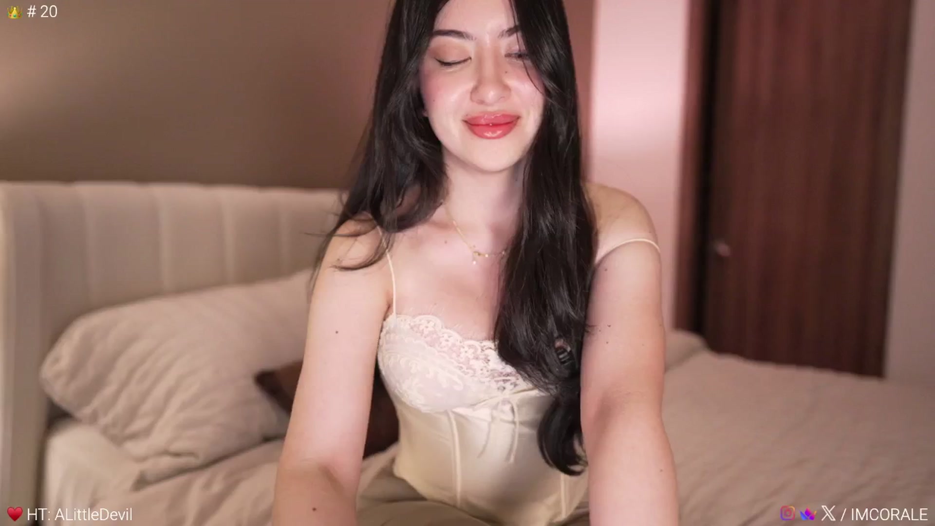 Gallery image thumbnail from Caroline_'s myfreecams stream on, 03/19/2026, 02:40 image 12 of 20