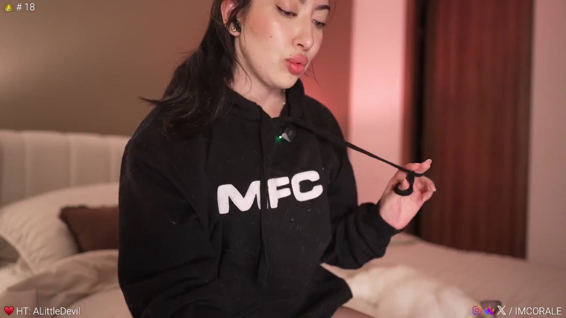Gallery image thumbnail from Caroline_'s myfreecams stream on, 03/24/2026, 05:49 image 15 of 20