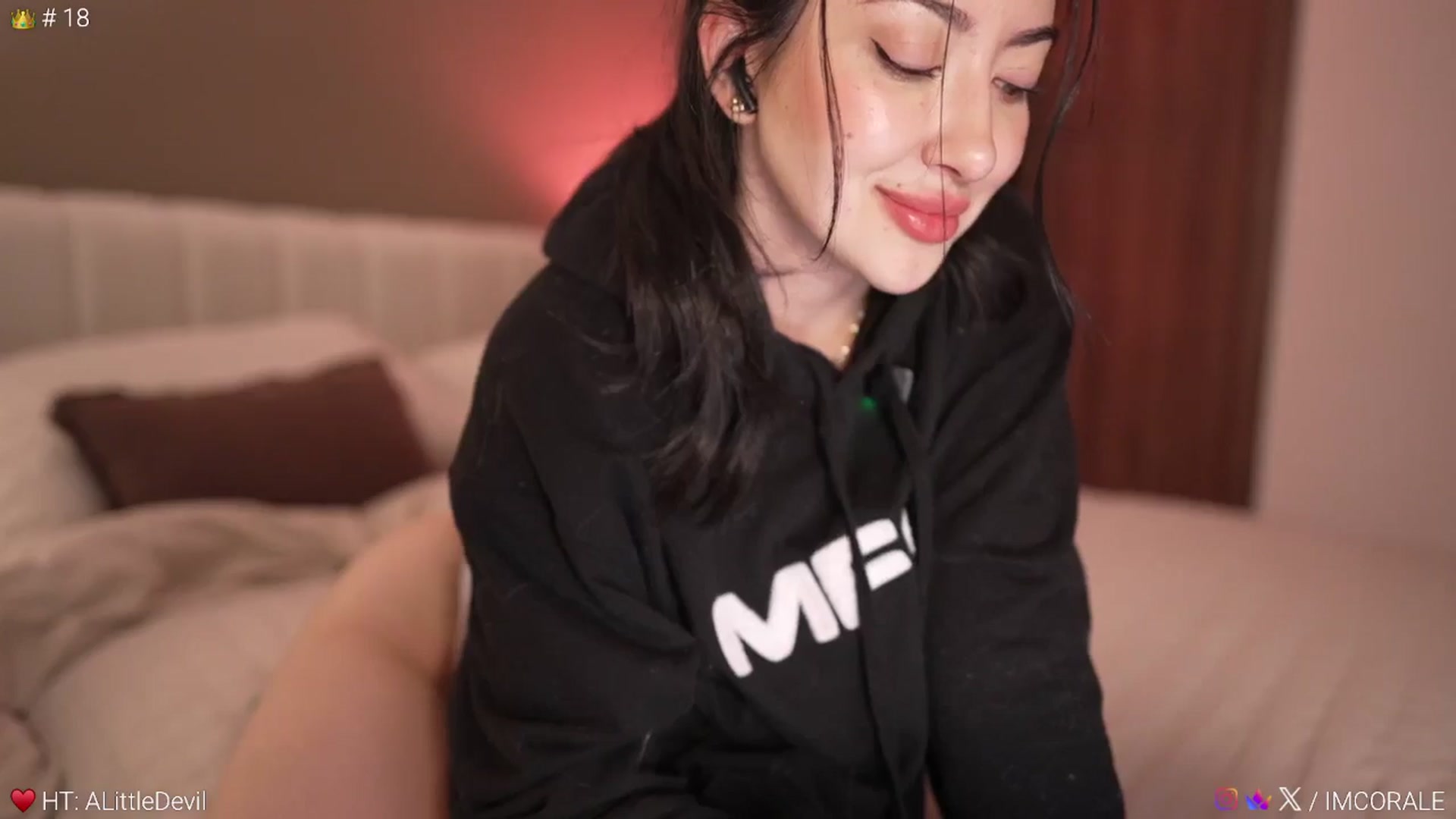 Gallery image thumbnail from Caroline_'s myfreecams stream on, 03/24/2026, 05:49 image 16 of 20