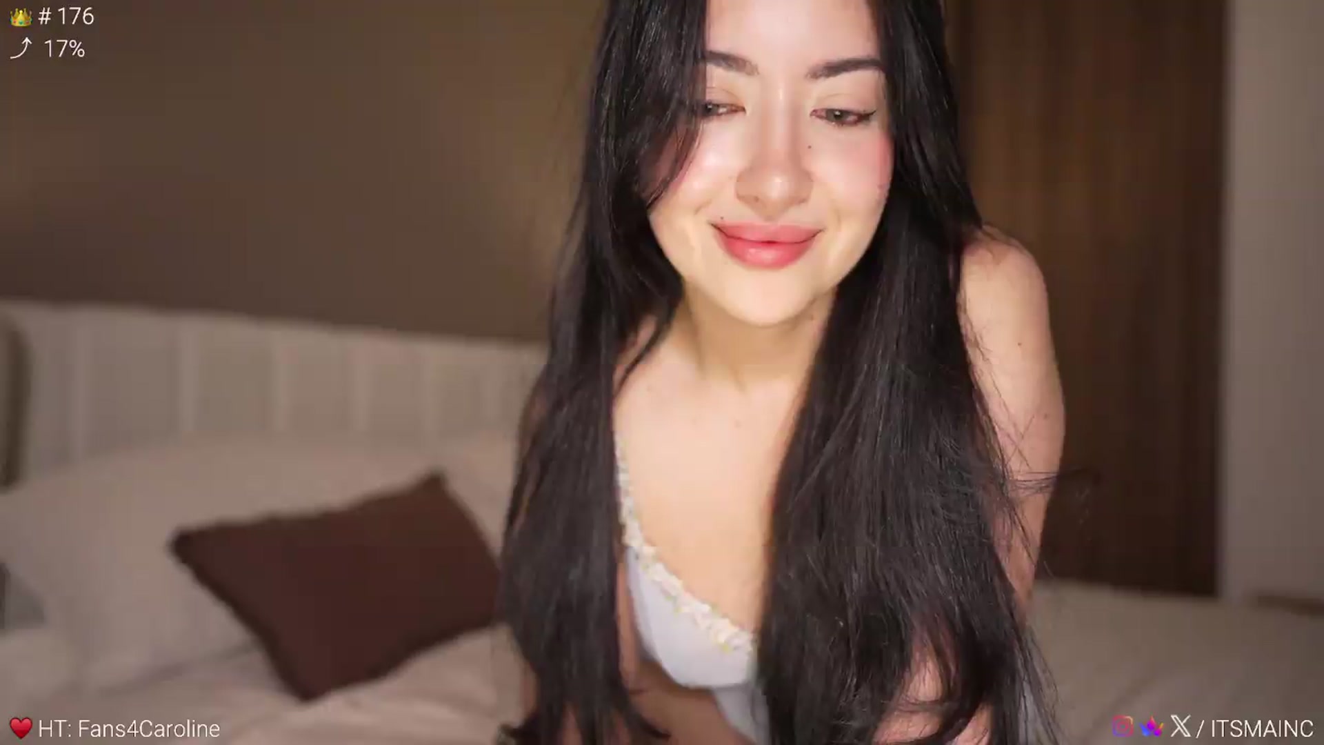 Gallery image thumbnail from Caroline_'s myfreecams stream on, 06/19/2026, 07:12 image 13 of 20