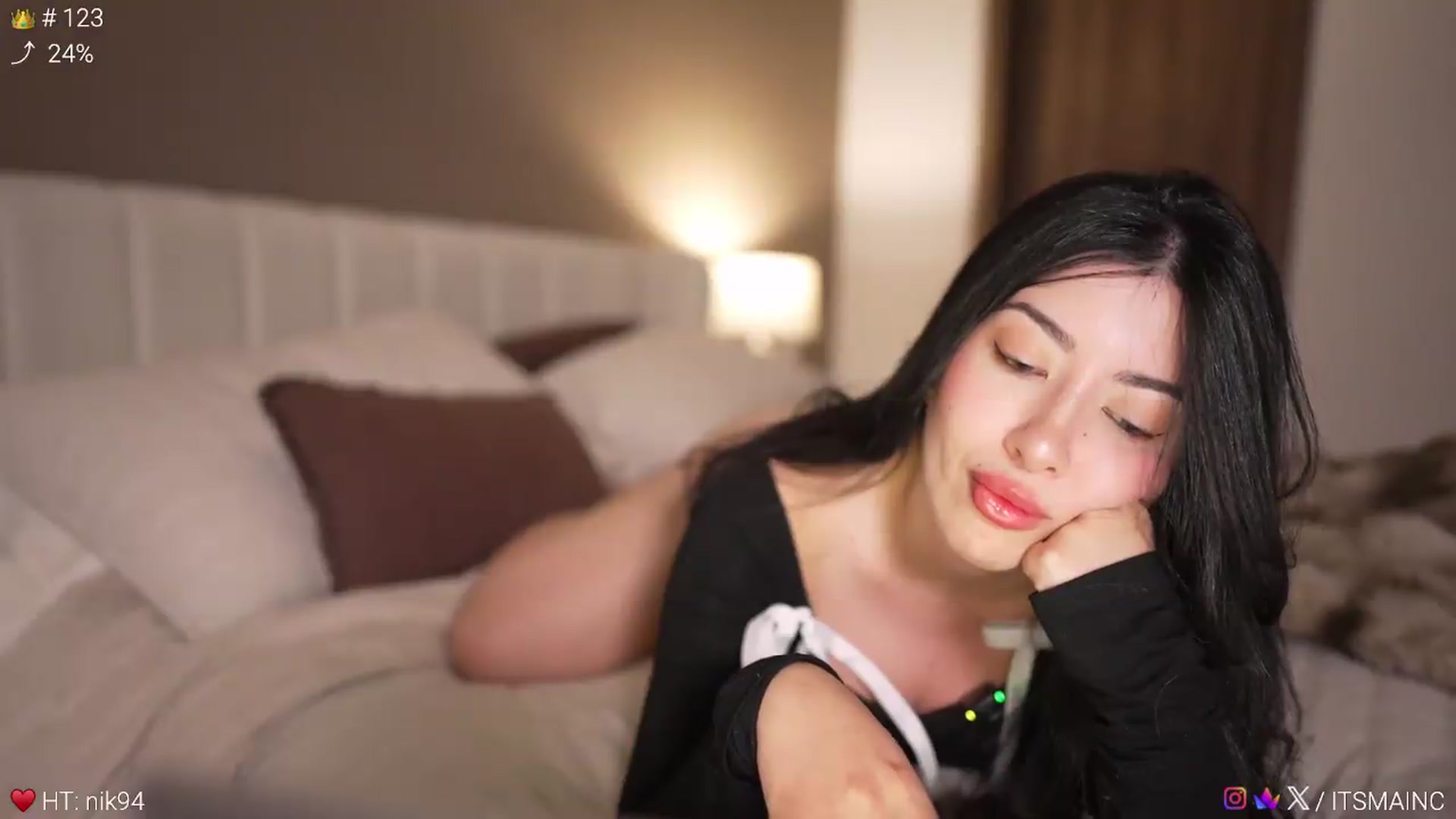 Gallery image thumbnail from Caroline_'s myfreecams stream on, 06/21/2026, 04:28 image 8 of 20