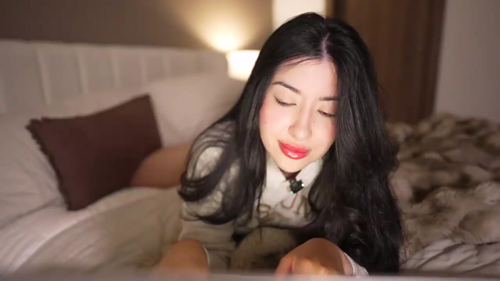 Gallery image thumbnail from Caroline_'s myfreecams stream on, 06/22/2026, 05:02 image 4 of 20