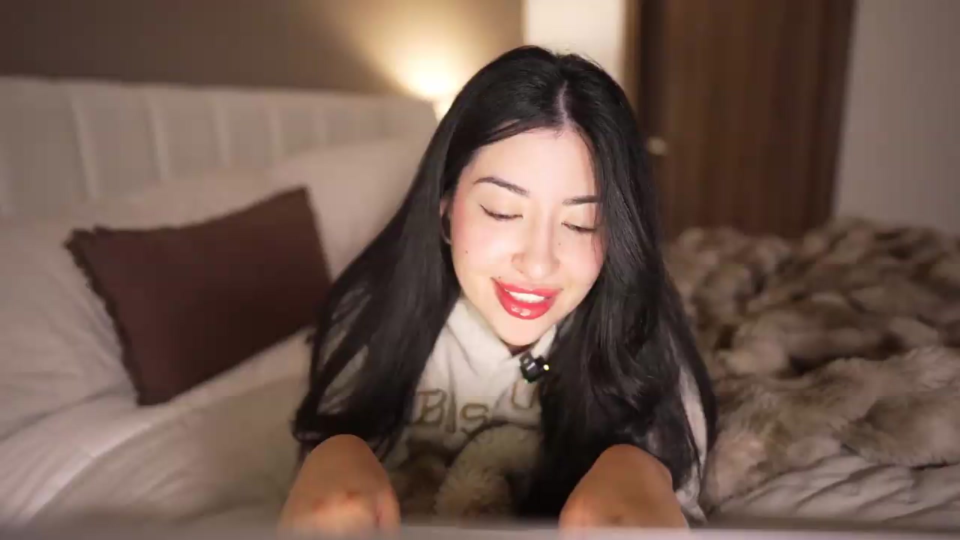 Gallery image thumbnail from Caroline_'s myfreecams stream on, 06/22/2026, 05:02 image 6 of 20