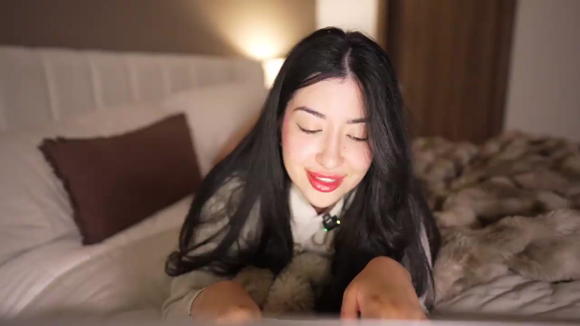 Gallery image thumbnail from Caroline_'s myfreecams stream on, 06/22/2026, 05:02 image 7 of 20