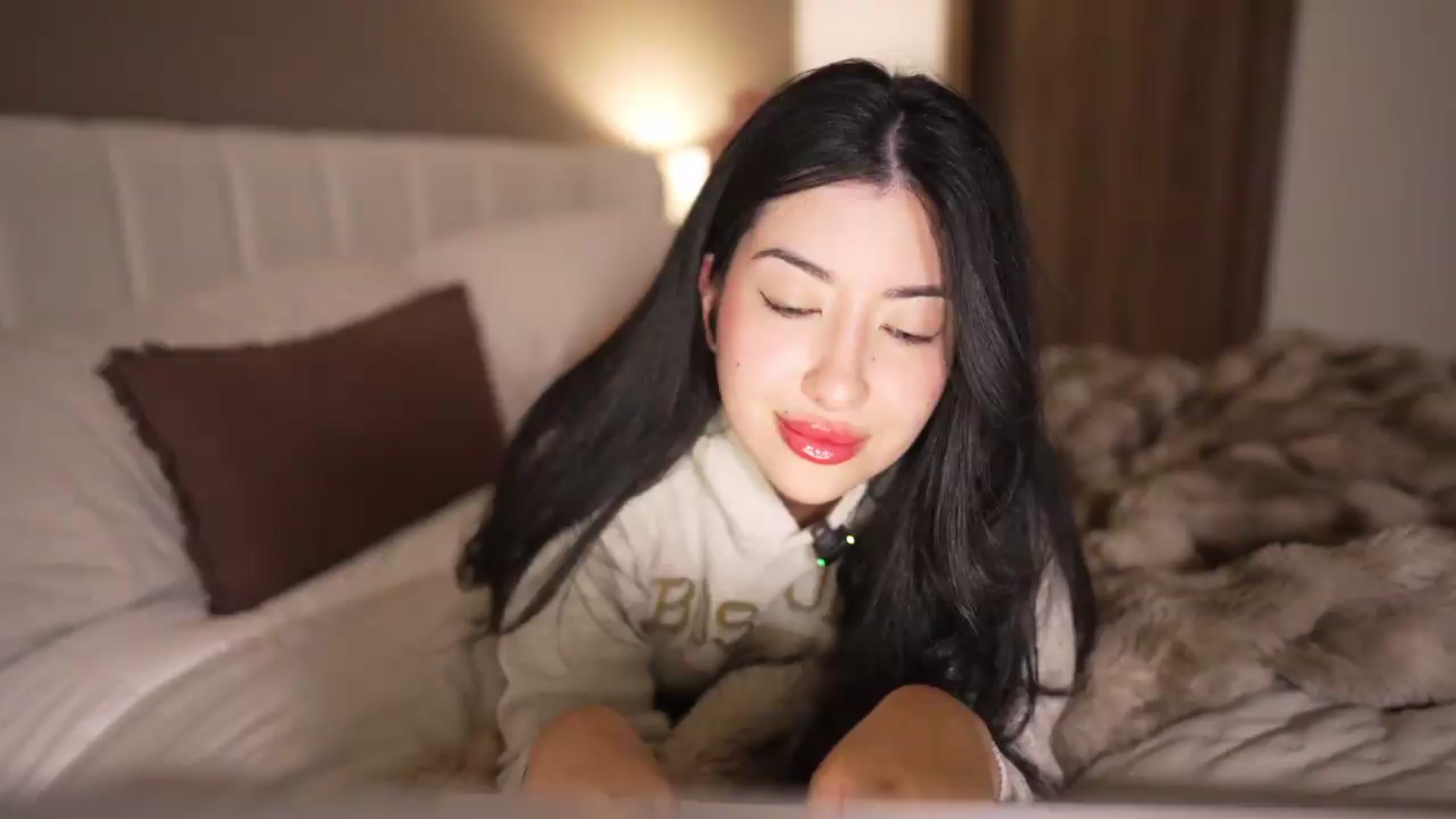Gallery image thumbnail from Caroline_'s myfreecams stream on, 06/22/2026, 05:02 image 5 of 20