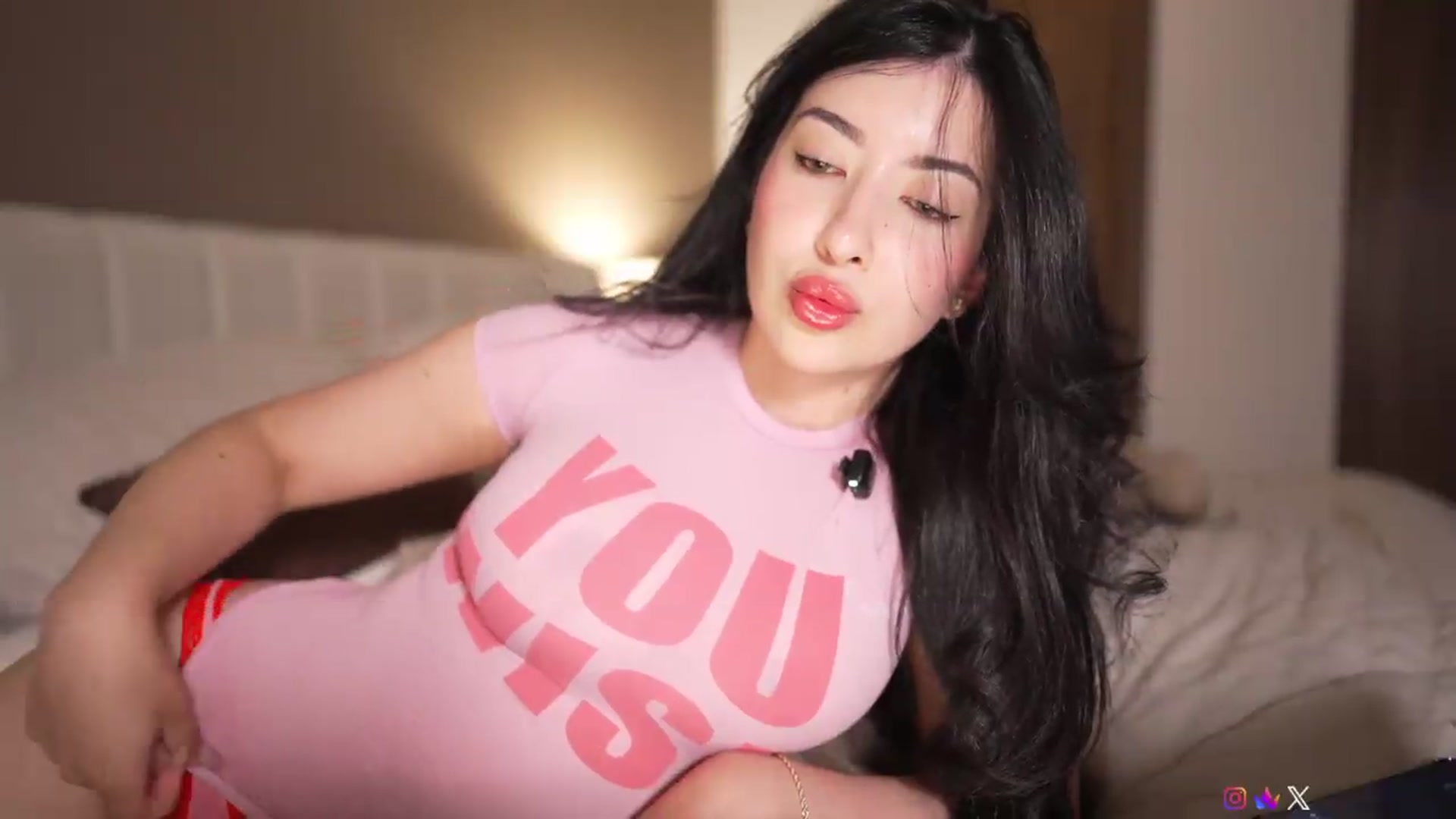 Gallery image thumbnail from Caroline_'s myfreecams stream on, 06/23/2026, 04:58 image 12 of 20