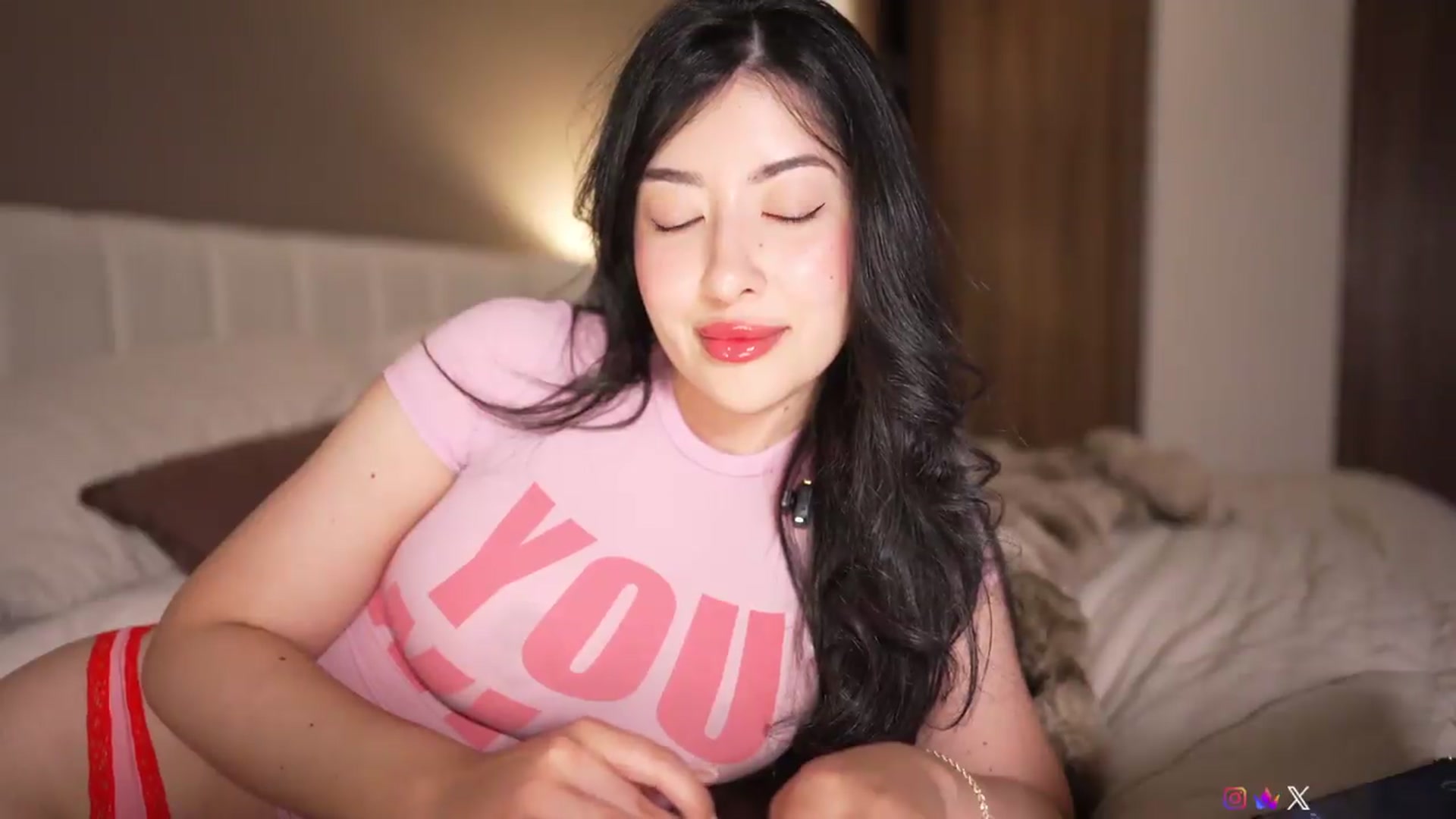 Gallery image thumbnail from Caroline_'s myfreecams stream on, 06/23/2026, 04:58 image 13 of 20