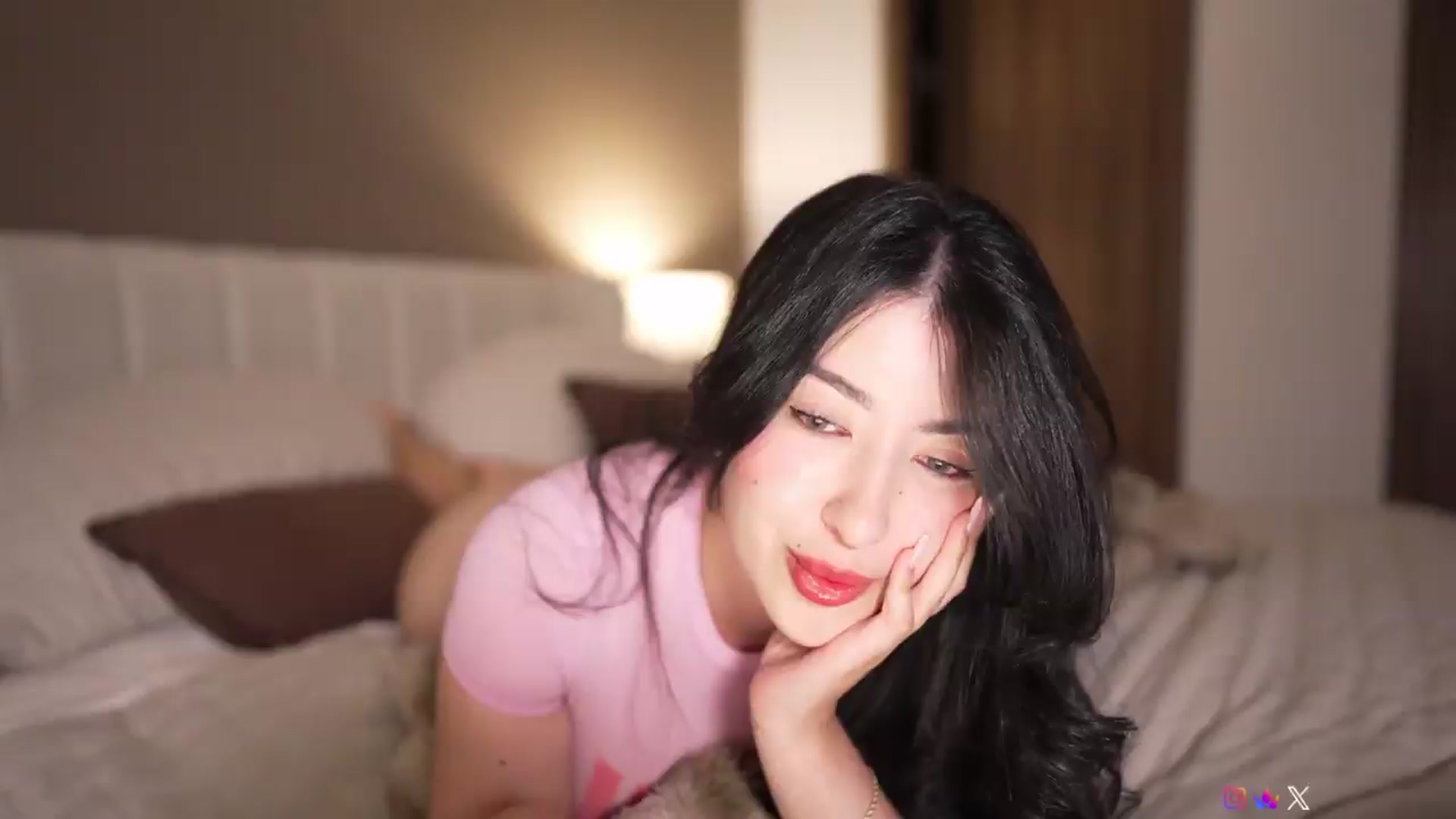 Gallery image thumbnail from Caroline_'s myfreecams stream on, 06/23/2026, 04:58 image 1 of 20