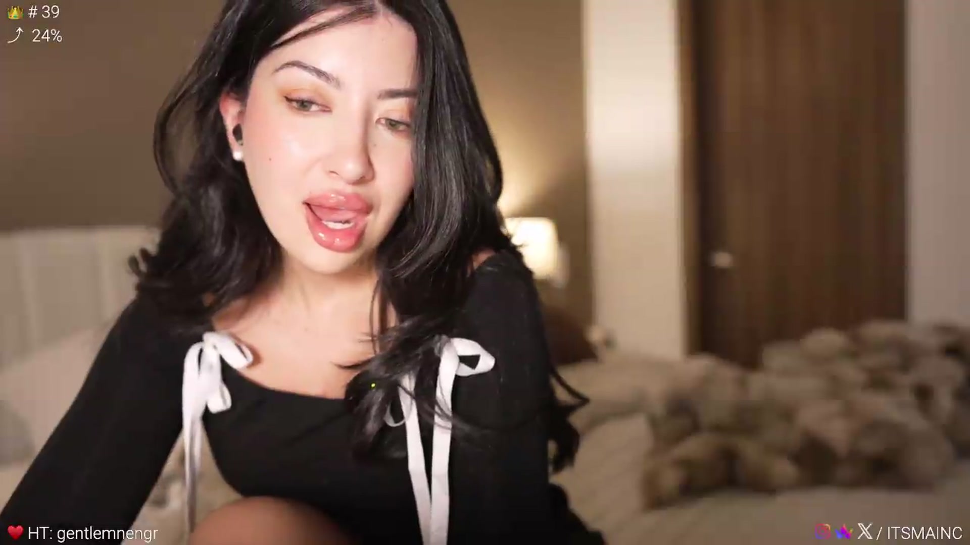 Gallery image thumbnail from Caroline_'s myfreecams stream on, 08/13/2026, 06:37 image 3 of 20