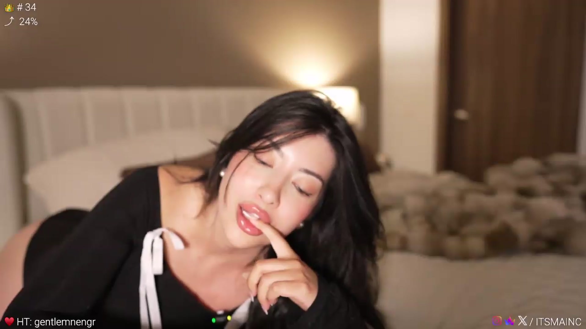 Gallery image thumbnail from Caroline_'s myfreecams stream on, 08/13/2026, 06:37 image 9 of 20