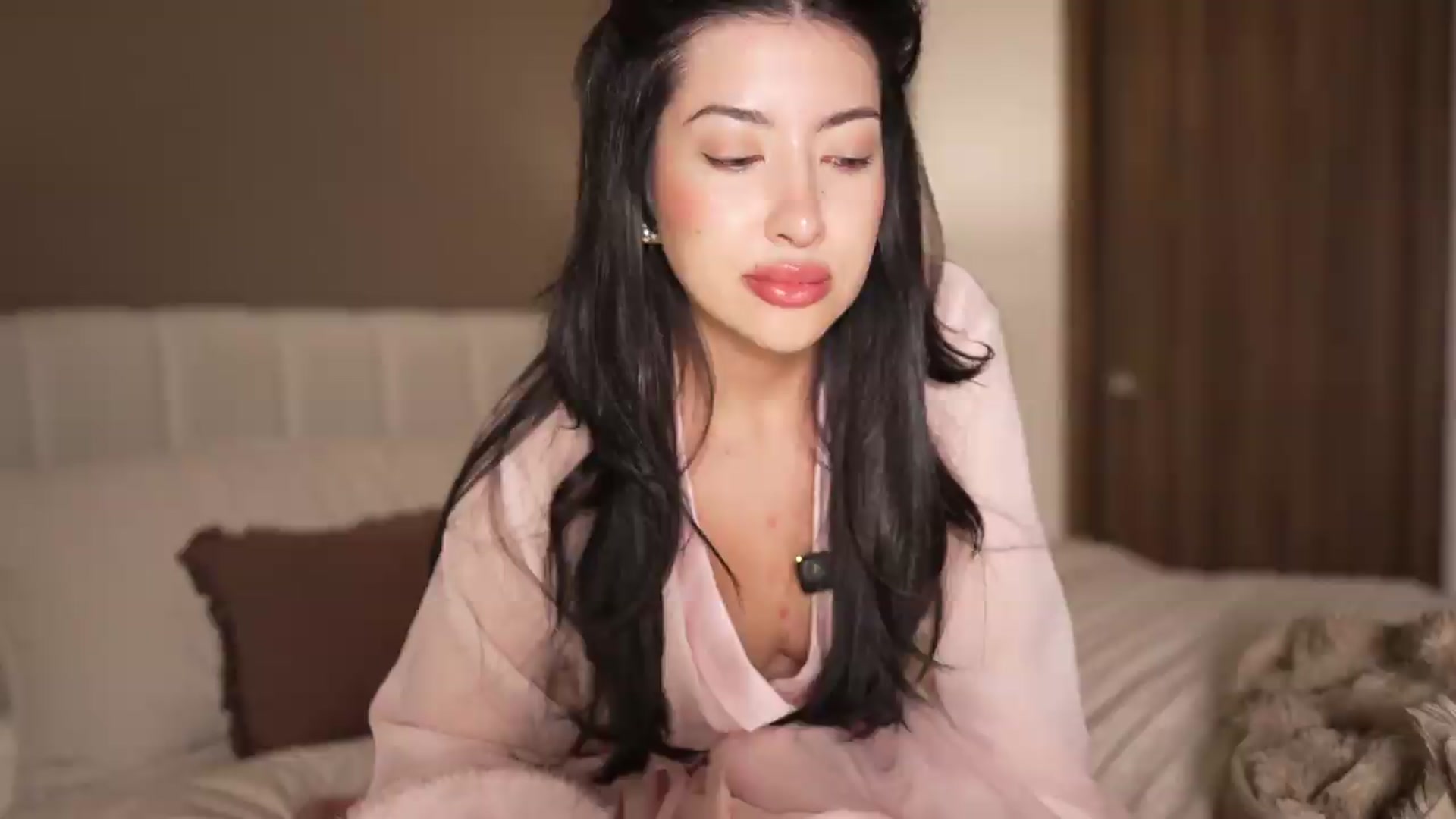 Gallery image thumbnail from Caroline_'s myfreecams stream on, 08/28/2026, 04:56 image 1 of 20