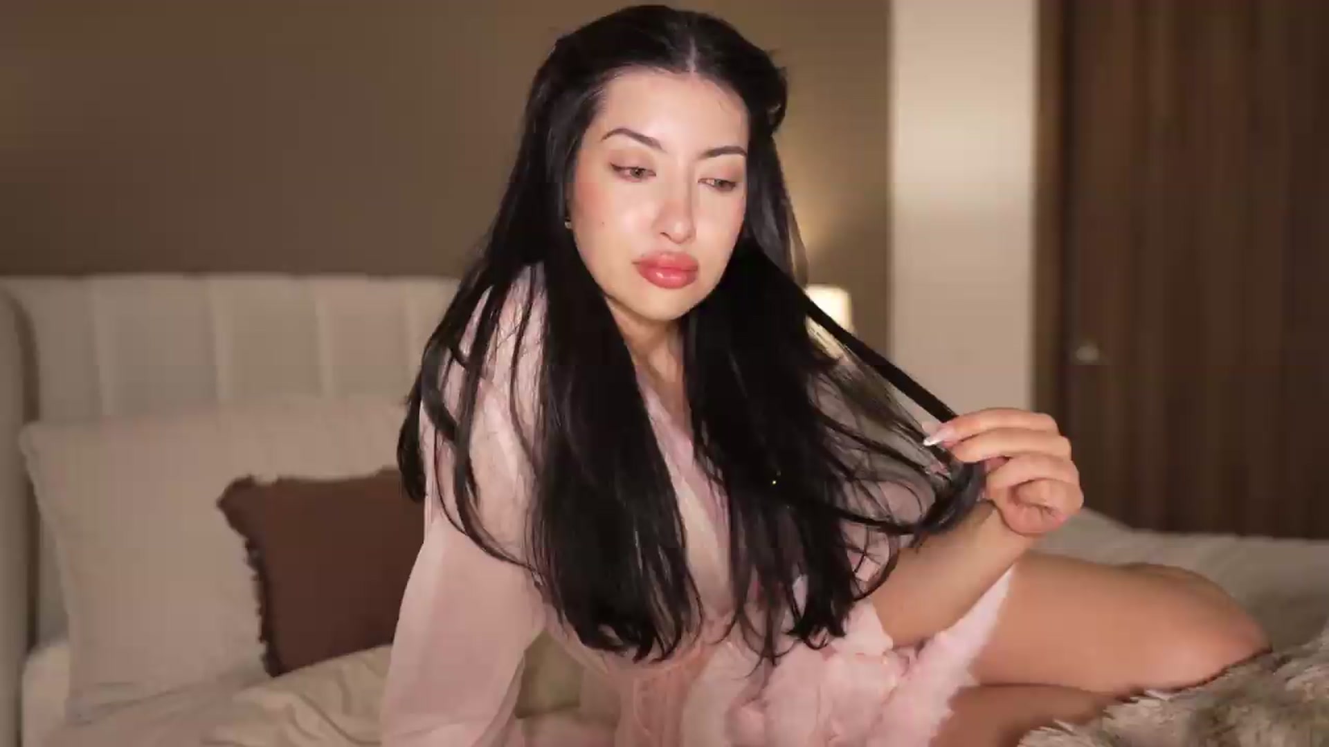 Gallery image thumbnail from Caroline_'s myfreecams stream on, 08/28/2026, 04:56 image 11 of 20