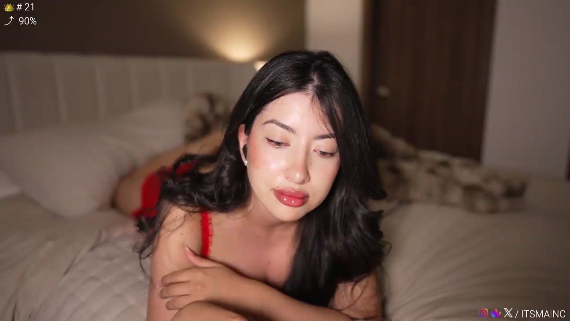 Gallery image thumbnail from Caroline_'s myfreecams stream on, 08/31/2026, 04:18 image 12 of 20
