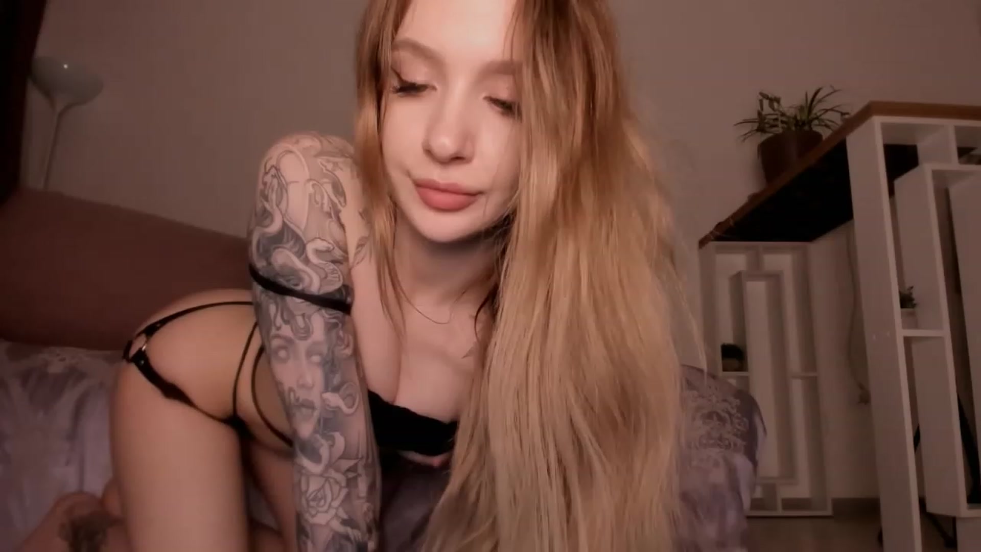 Gallery image thumbnail from Caroline_Bell's myfreecams stream on, 02/26/2023, 16:00 image 8 of 20