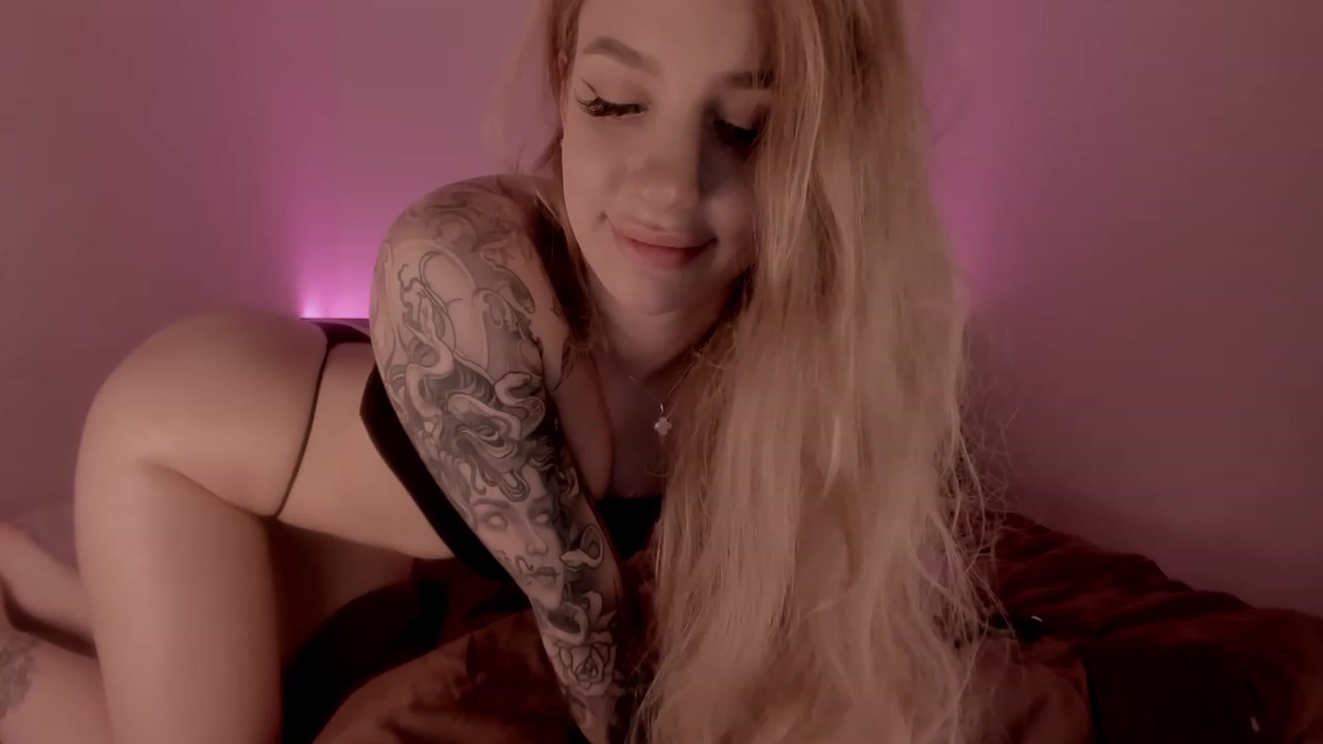 Gallery image thumbnail from Caroline_Bell's myfreecams stream on, 08/17/2023, 15:04 image 6 of 20