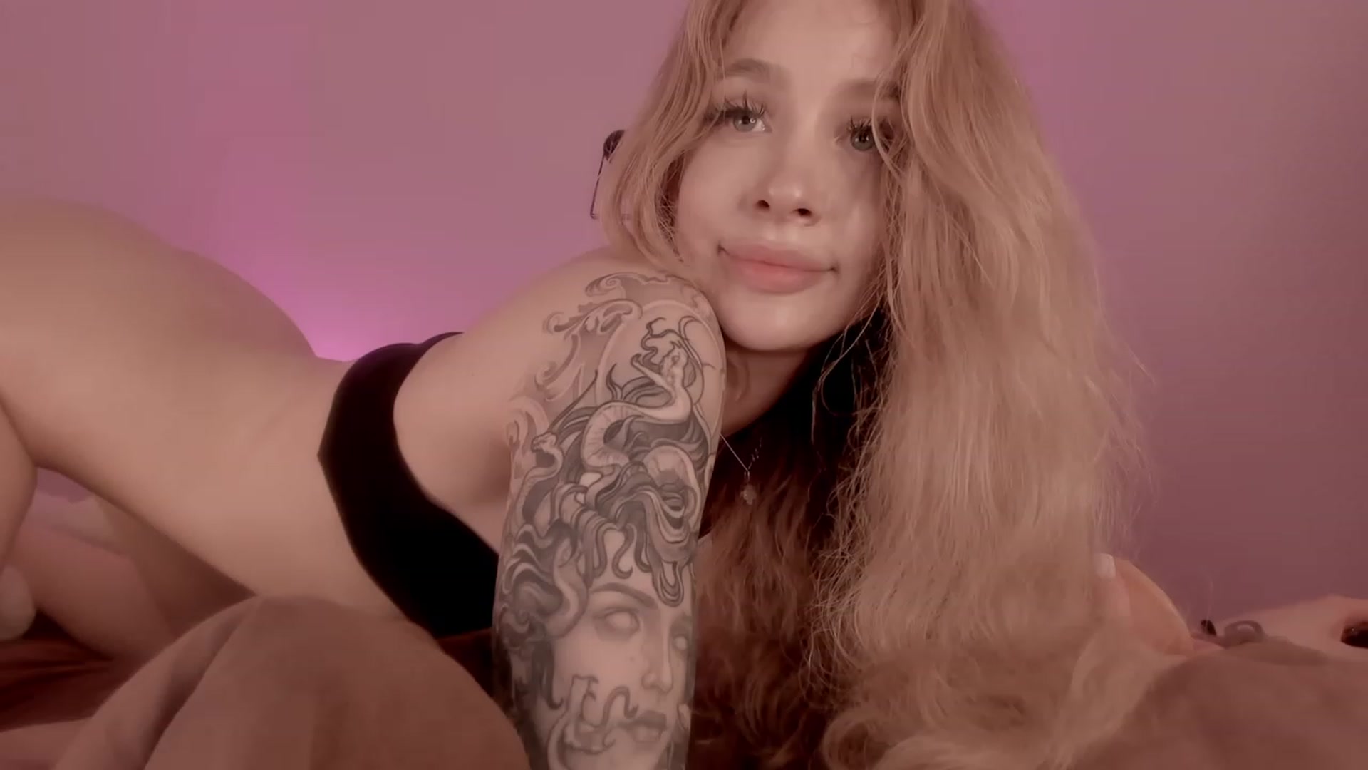 Gallery image thumbnail from Caroline_Bell's myfreecams stream on, 08/17/2023, 18:18 image 20 of 20