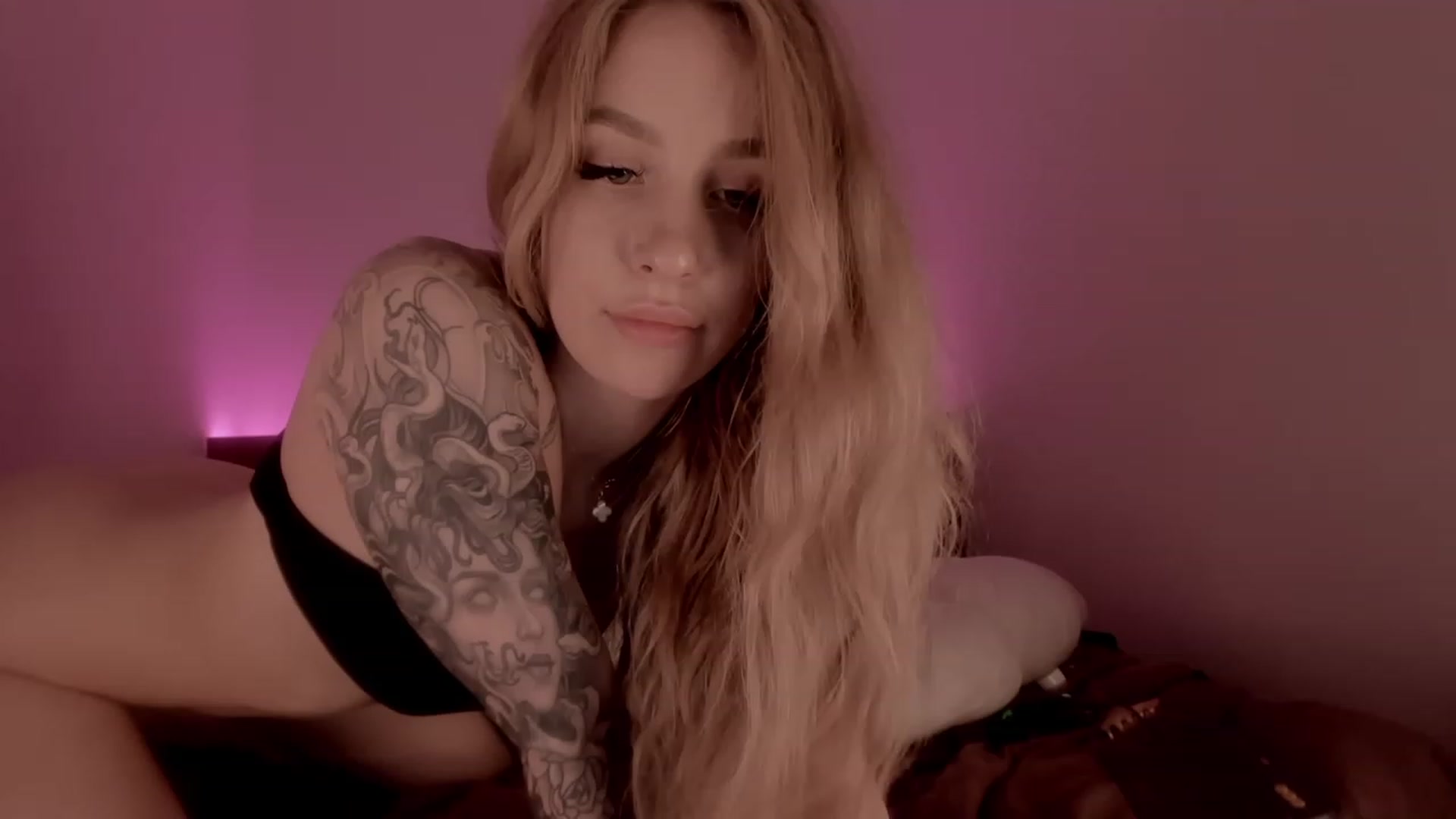 Gallery image thumbnail from Caroline_Bell's myfreecams stream on, 08/19/2023, 18:54 image 8 of 20