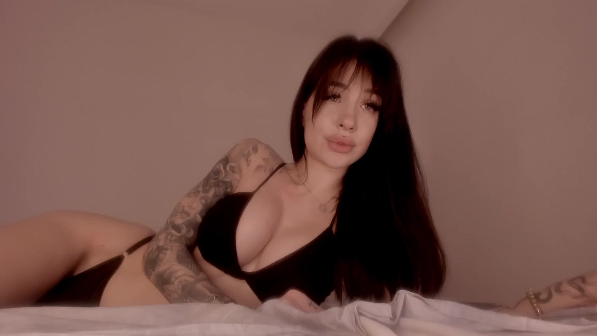 Gallery image thumbnail from Caroline_Bell's myfreecams stream on, 02/04/2025, 14:12 image 16 of 20