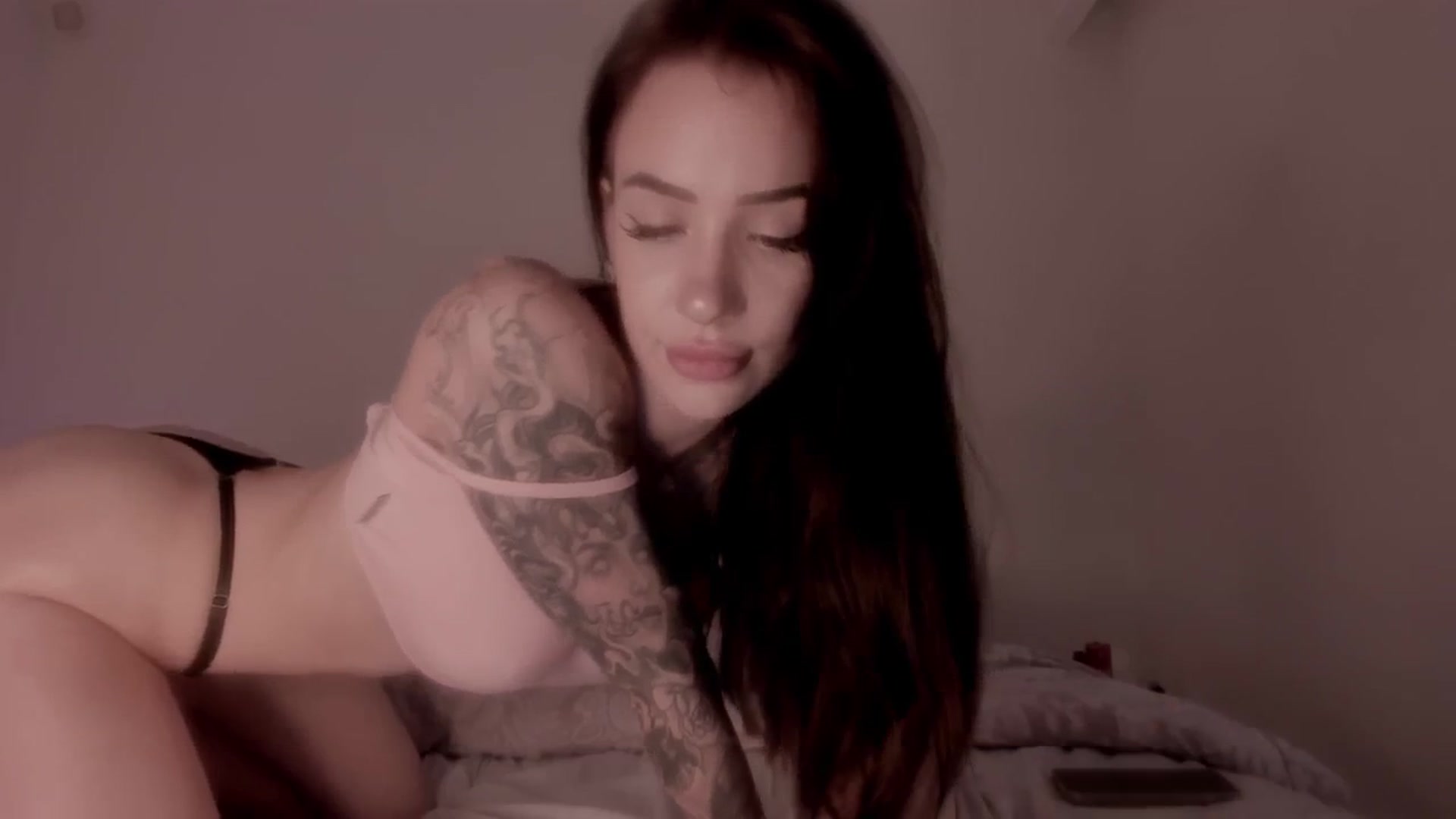 Gallery image thumbnail from Caroline_Bell's myfreecams stream on, 02/06/2025, 14:22 image 9 of 20
