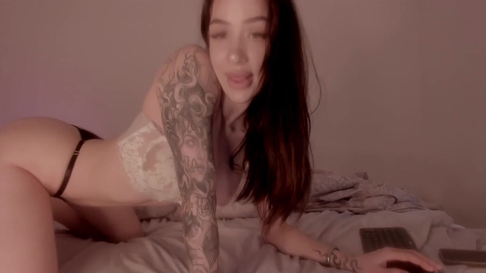 Gallery image thumbnail from Caroline_Bell's myfreecams stream on, 02/10/2025, 13:57 image 20 of 20