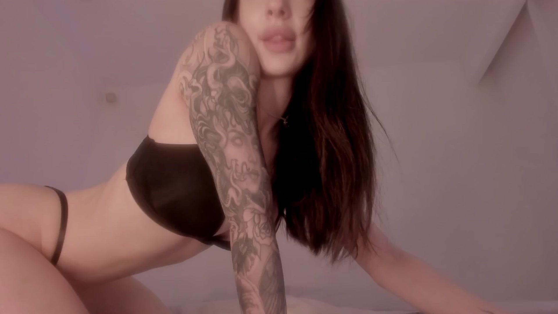 Gallery image thumbnail from Caroline_Bell's myfreecams stream on, 03/05/2025, 13:48 image 10 of 20