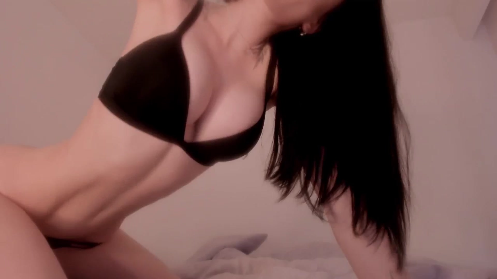 Gallery image thumbnail from Caroline_Bell's myfreecams stream on, 04/02/2025, 14:44 image 17 of 20
