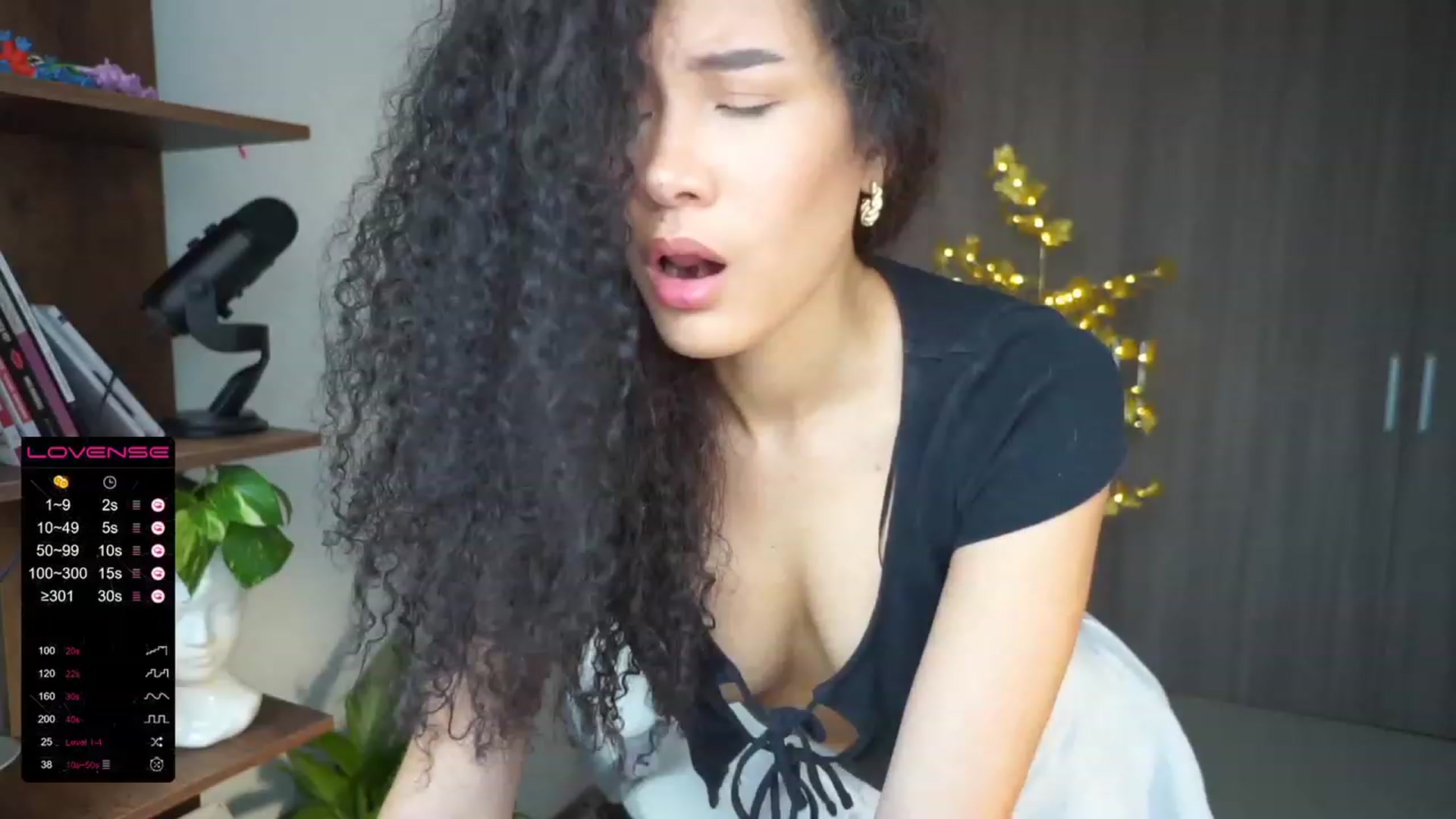 Gallery image thumbnail from Caroline_Ross's myfreecams stream on, 11/24/2022, 17:12 image 16 of 20