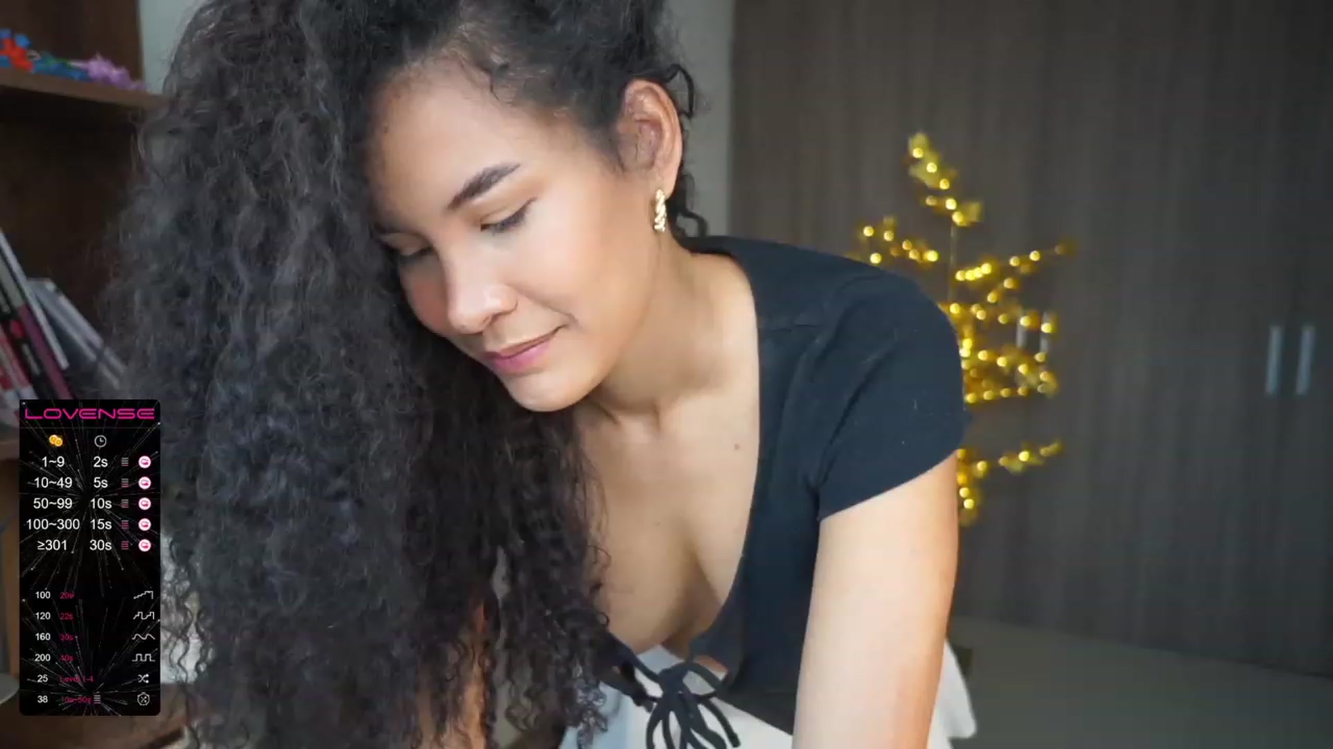 Gallery image thumbnail from Caroline_Ross's myfreecams stream on, 11/24/2022, 17:12 image 19 of 20