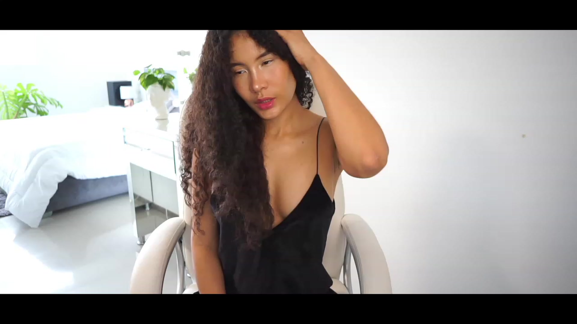 Gallery image thumbnail from Caroline_Ross's myfreecams stream on, 12/07/2022, 16:40 image 14 of 20