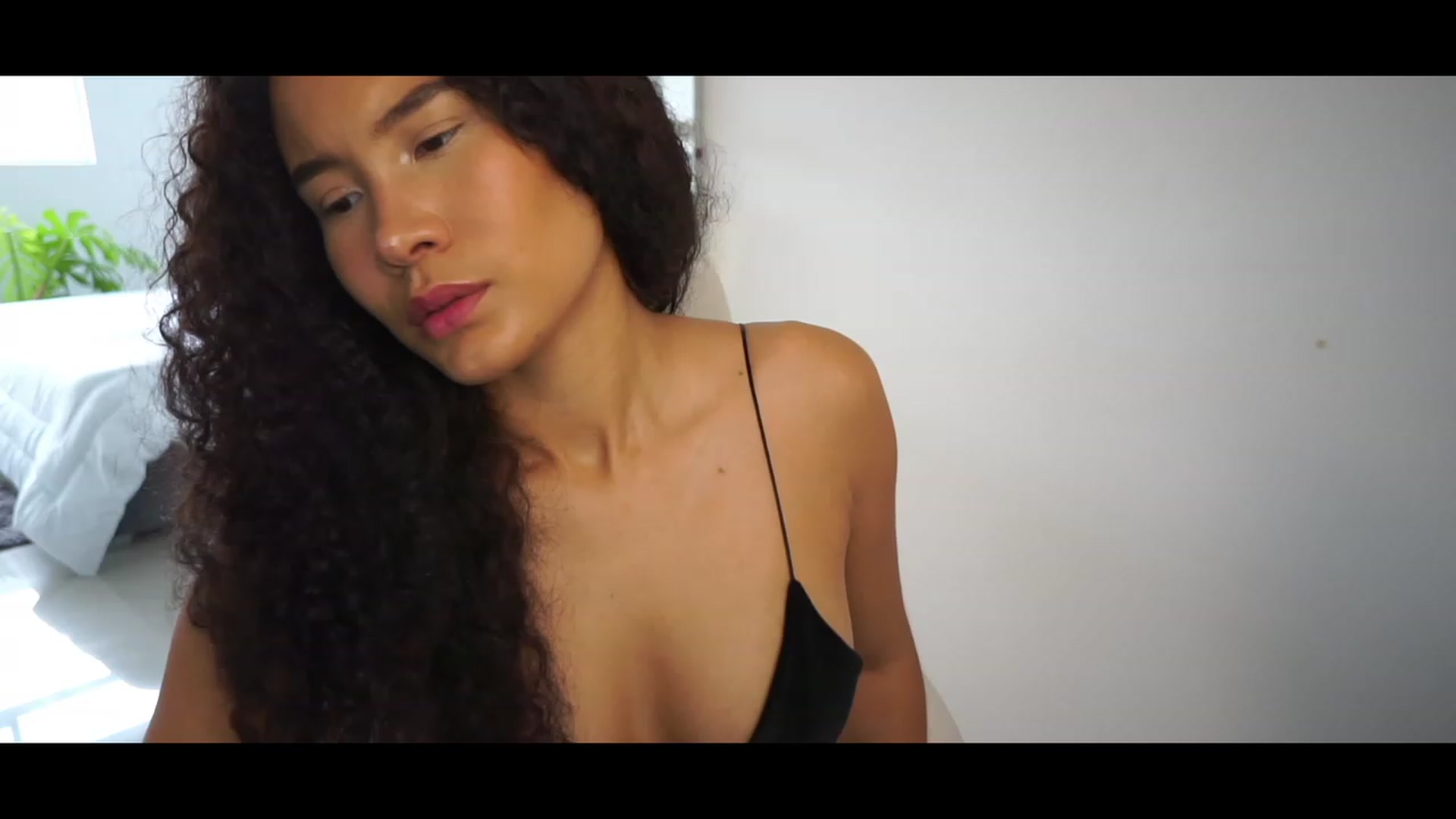Gallery image thumbnail from Caroline_Ross's myfreecams stream on, 12/07/2022, 16:40 image 19 of 20