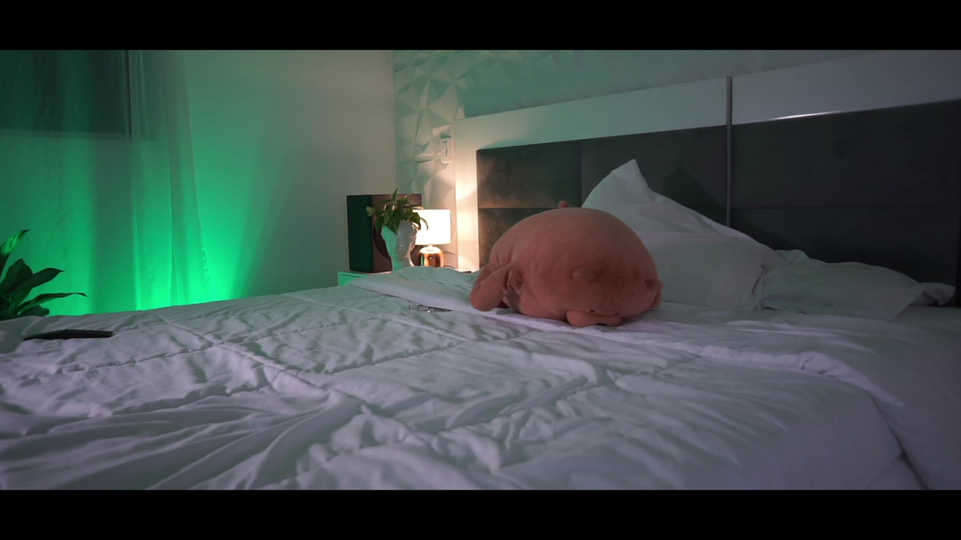 Gallery image thumbnail from Caroline_Ross's myfreecams stream on, 12/18/2022, 01:50 image 9 of 20