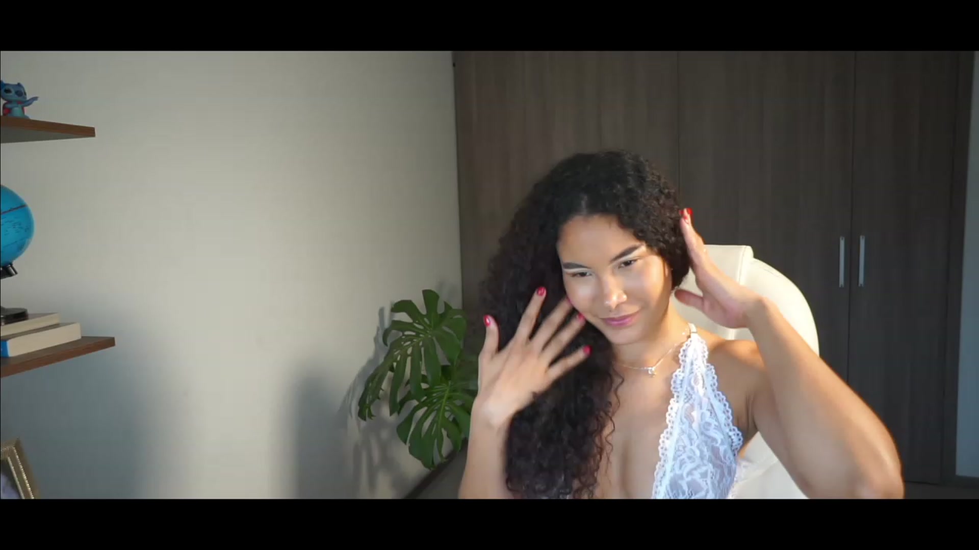 Gallery image thumbnail from Caroline_Ross's myfreecams stream on, 01/05/2023, 20:39 image 1 of 20