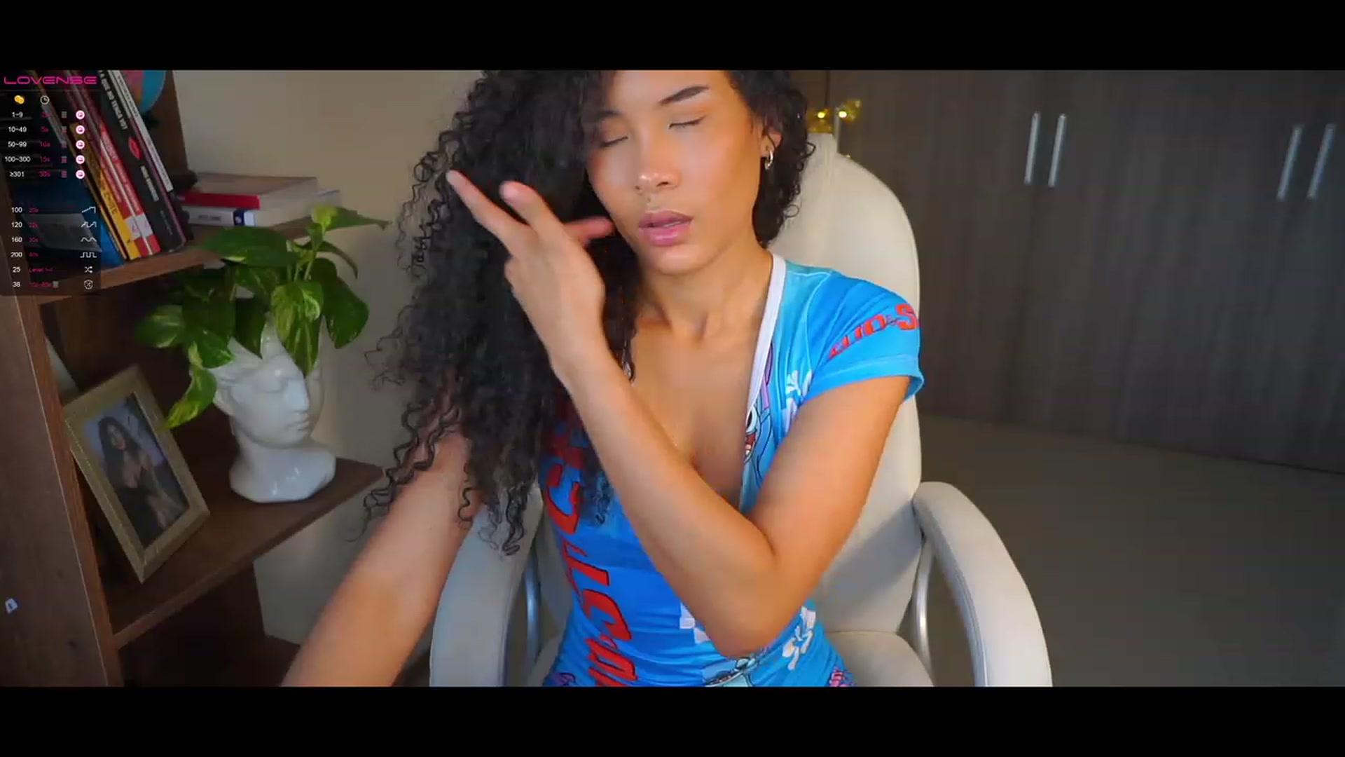 Gallery image thumbnail from Caroline_Ross's myfreecams stream on, 01/20/2023, 17:56 image 15 of 20