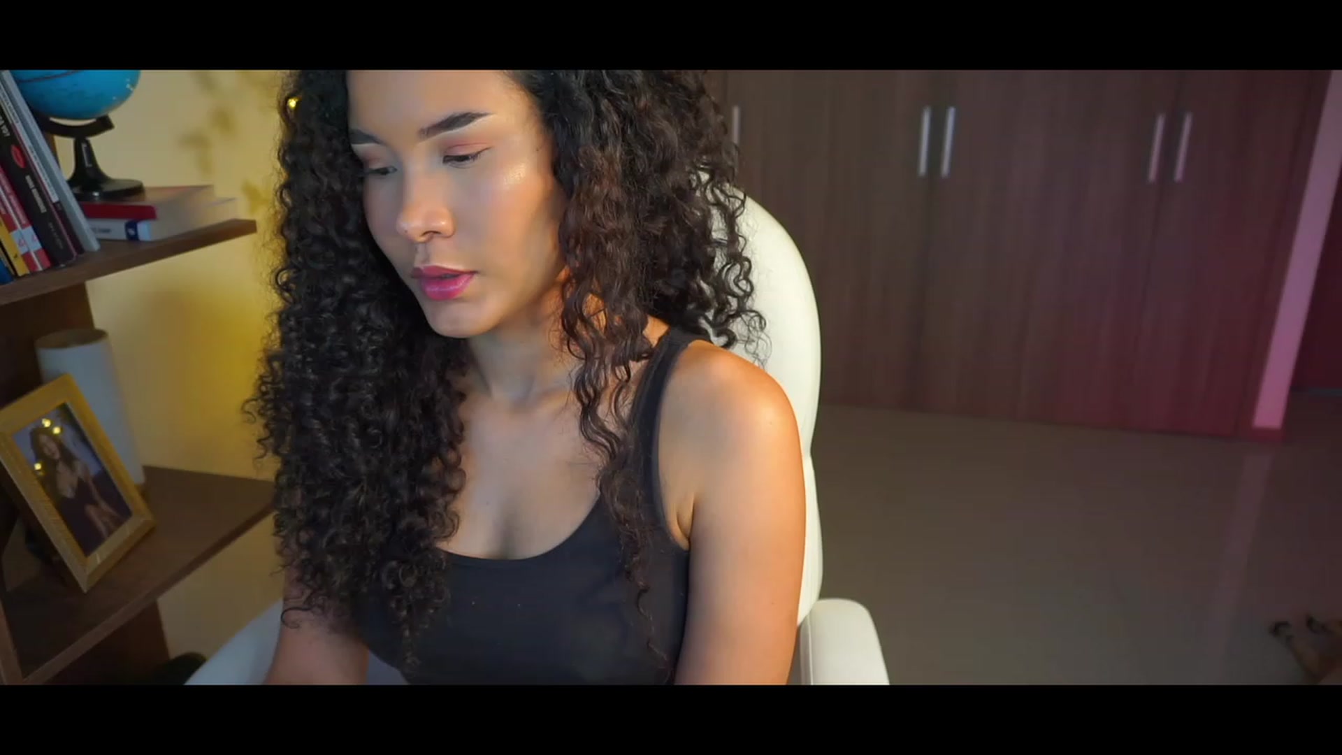 Gallery image thumbnail from Caroline_Ross's myfreecams stream on, 01/30/2023, 23:22 image 2 of 20