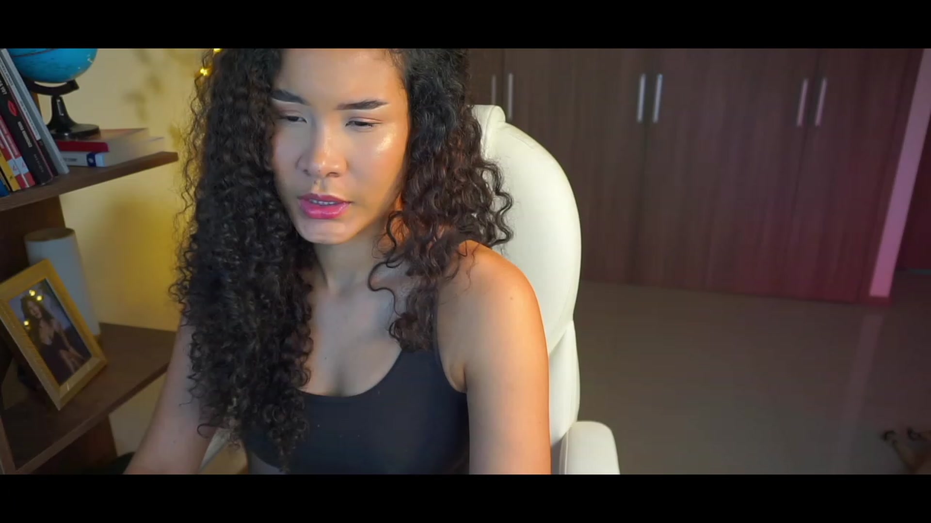 Gallery image thumbnail from Caroline_Ross's myfreecams stream on, 01/30/2023, 23:22 image 1 of 20