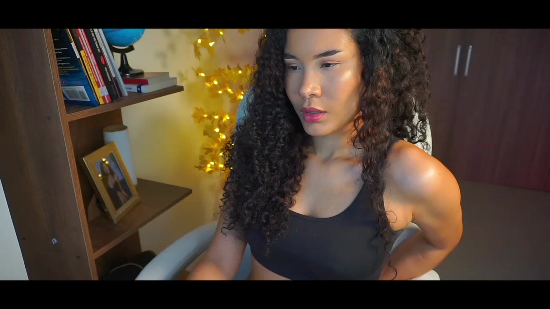 Gallery image thumbnail from Caroline_Ross's myfreecams stream on, 01/30/2023, 23:22 image 3 of 20