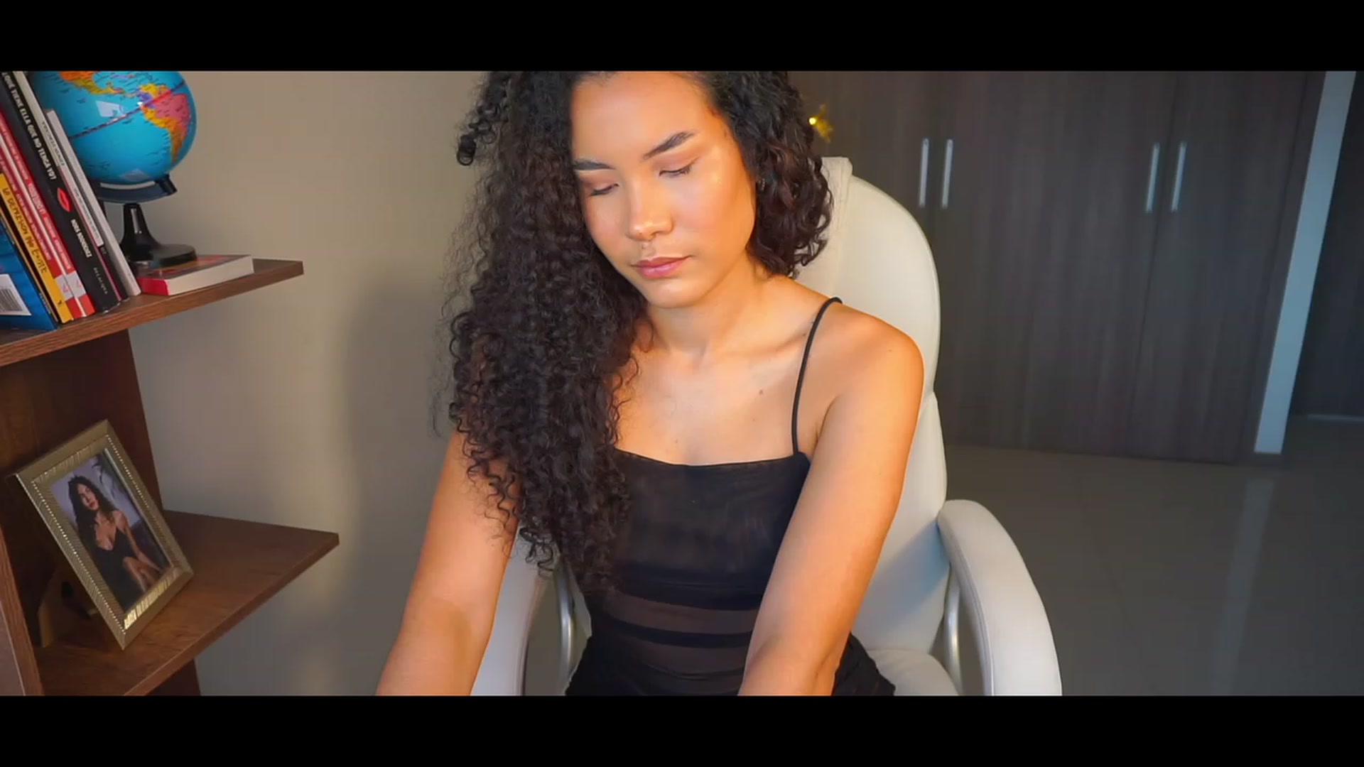 Gallery image thumbnail from Caroline_Ross's myfreecams stream on, 01/31/2023, 17:44 image 2 of 20