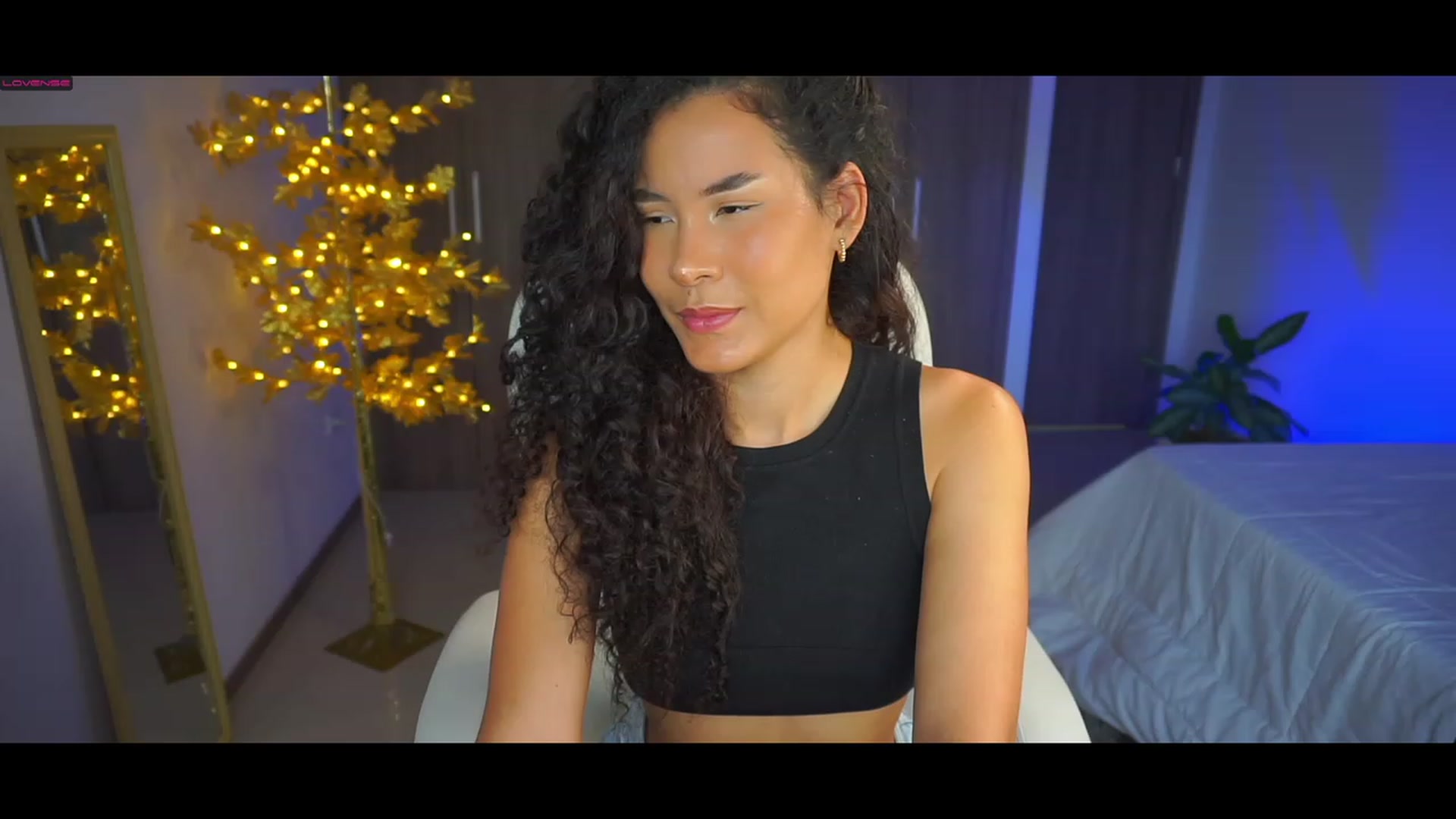 Gallery image thumbnail from Caroline_Ross's myfreecams stream on, 02/14/2023, 19:43 image 17 of 20