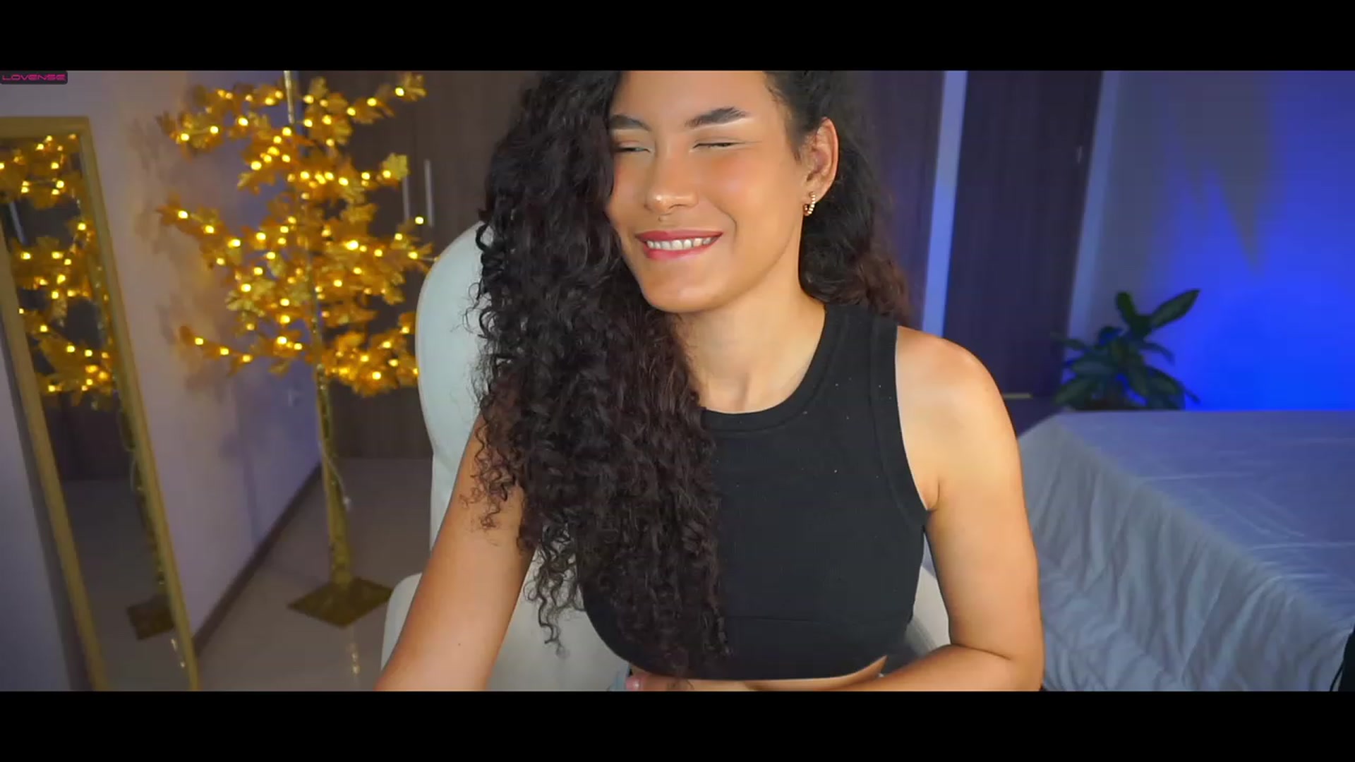 Gallery image thumbnail from Caroline_Ross's myfreecams stream on, 02/14/2023, 19:43 image 10 of 20