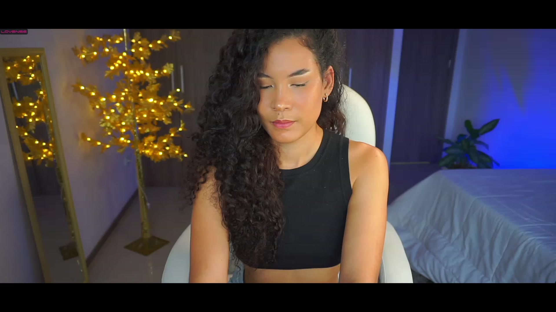 Gallery image thumbnail from Caroline_Ross's myfreecams stream on, 02/14/2023, 19:43 image 18 of 20