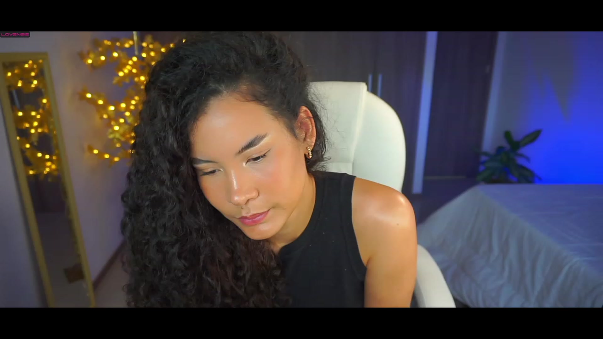 Gallery image thumbnail from Caroline_Ross's myfreecams stream on, 02/14/2023, 20:45 image 3 of 20