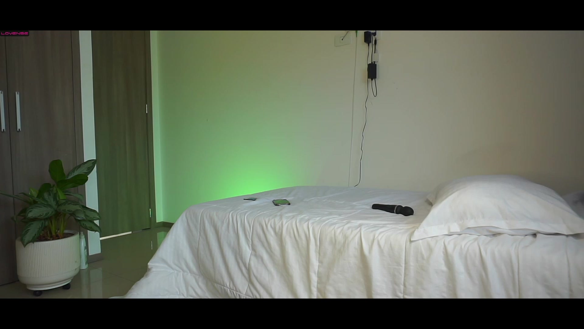 Gallery image thumbnail from Caroline_Ross's myfreecams stream on, 02/18/2023, 19:39 image 19 of 20