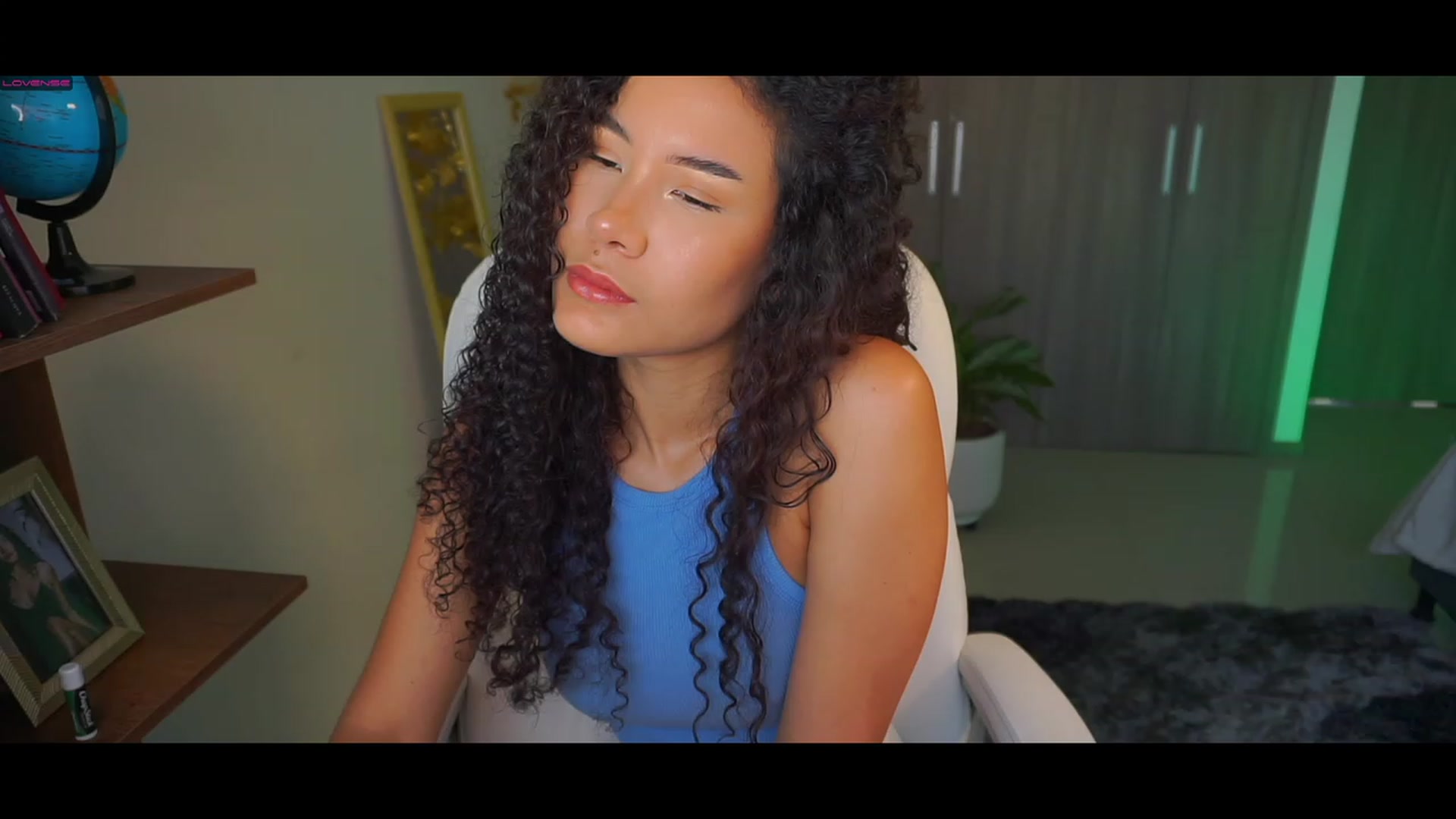 Gallery image thumbnail from Caroline_Ross's myfreecams stream on, 02/24/2023, 21:30 image 6 of 20